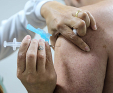  Procura pela vacina contra a Covid-19 caiu mais de 91% este ano no Paraná