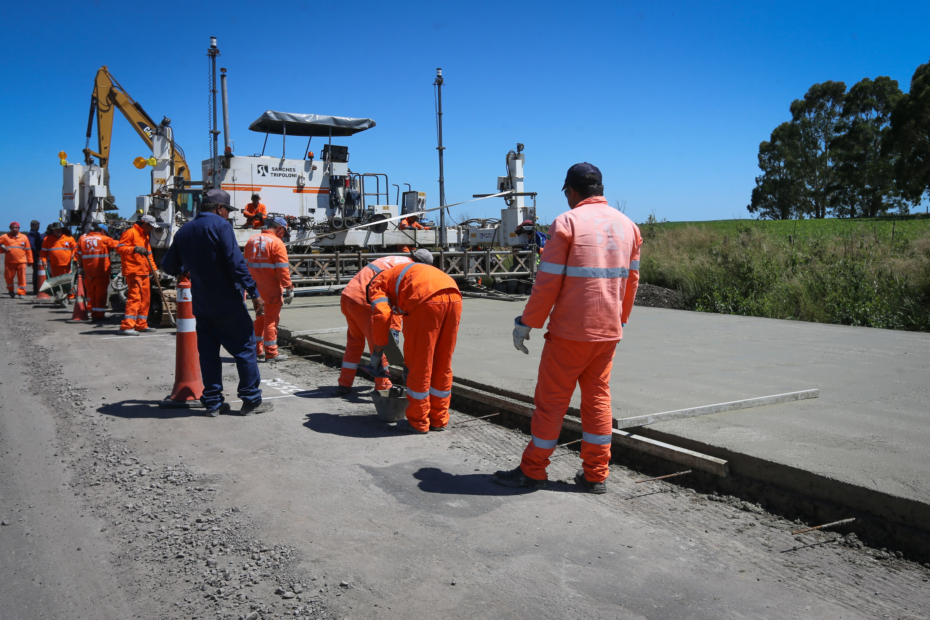 Serviços de pavimentação da BR-280/SC 