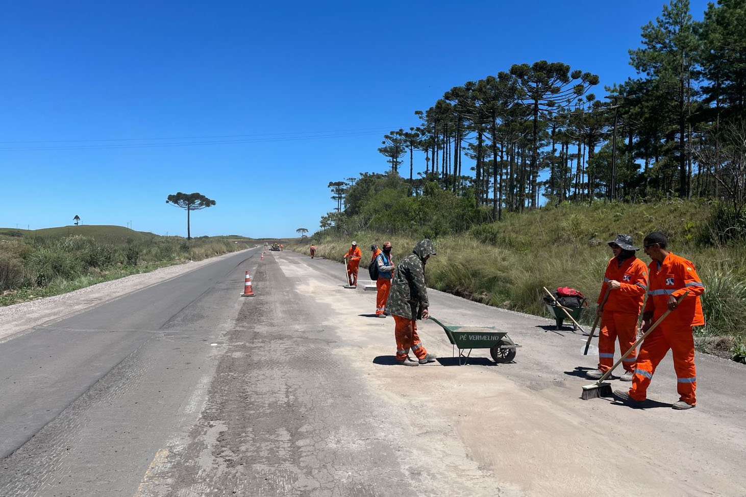 Pista começa a ceder na BR-280, em Araquari