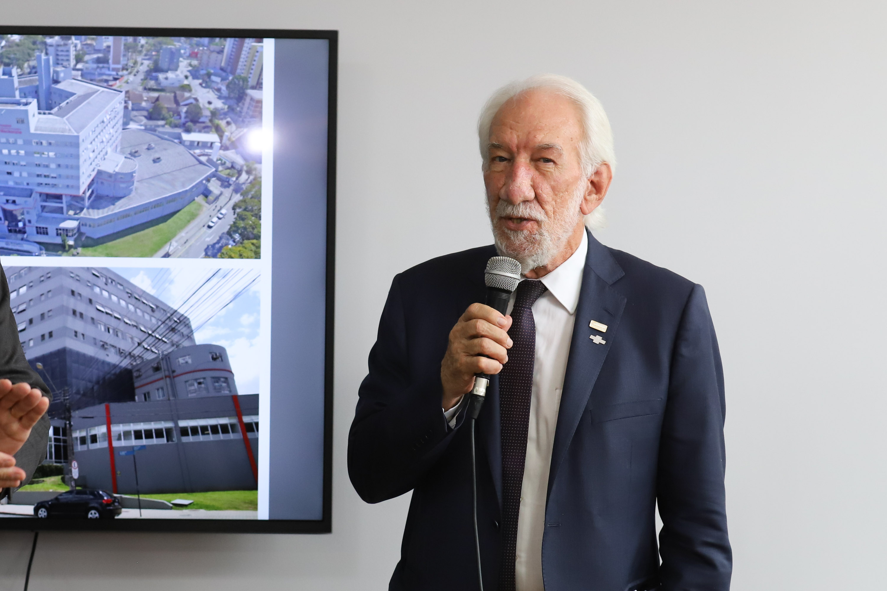 Greca prestigia inauguração de nova unidade de queimados do