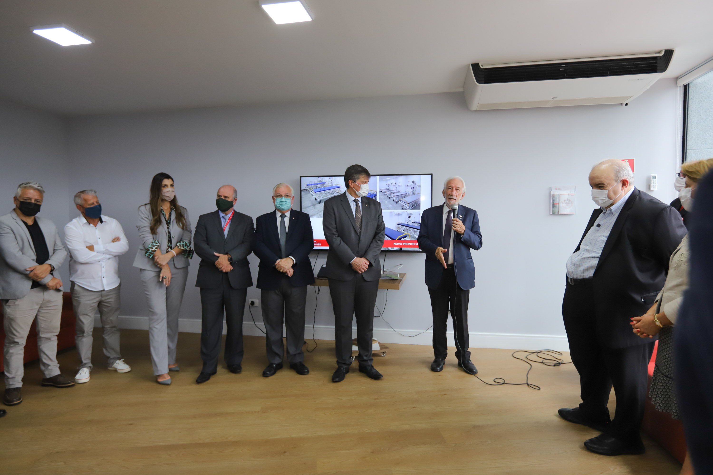 Greca prestigia inauguração de nova unidade de queimados do