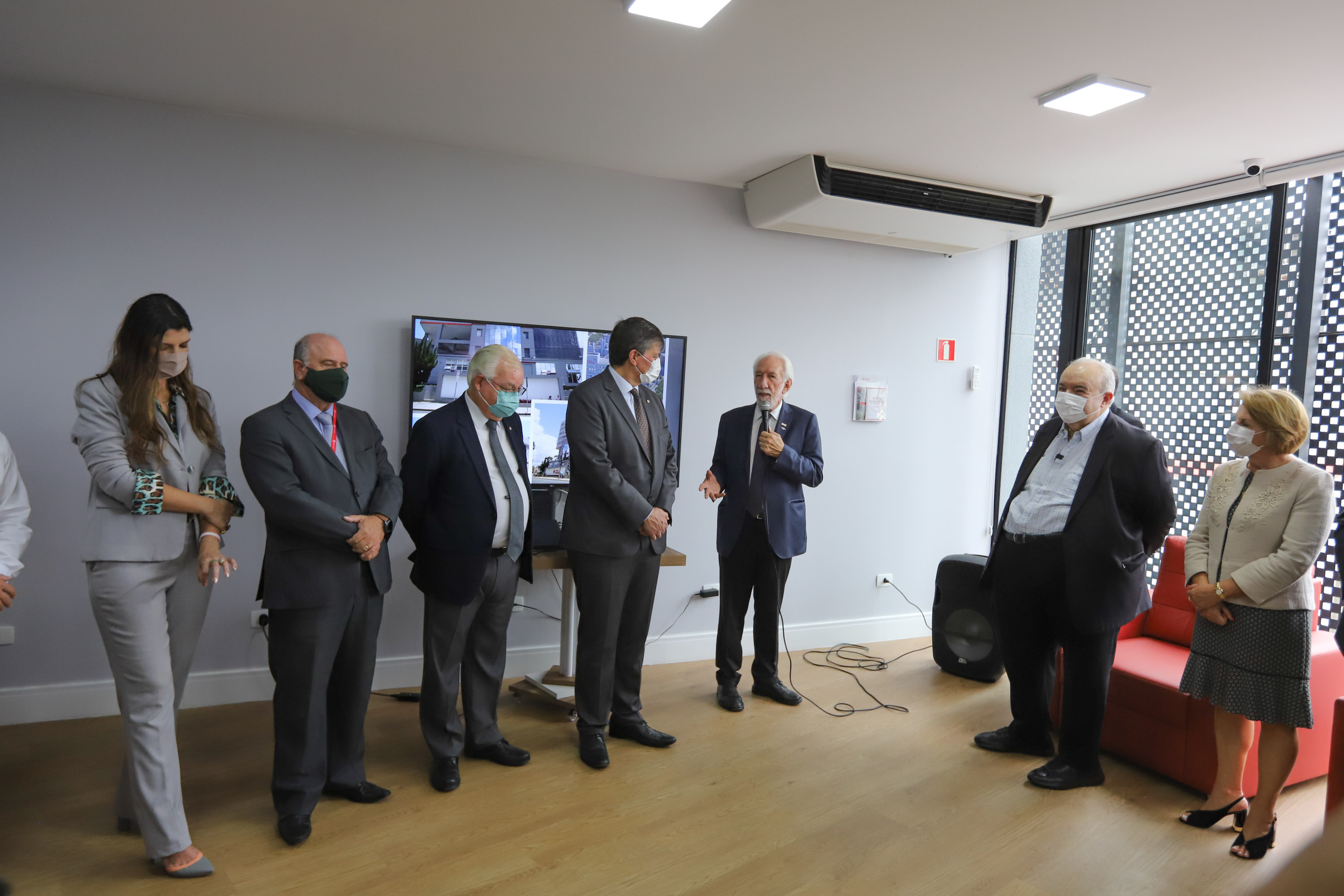 Greca prestigia inauguração de nova unidade de queimados do