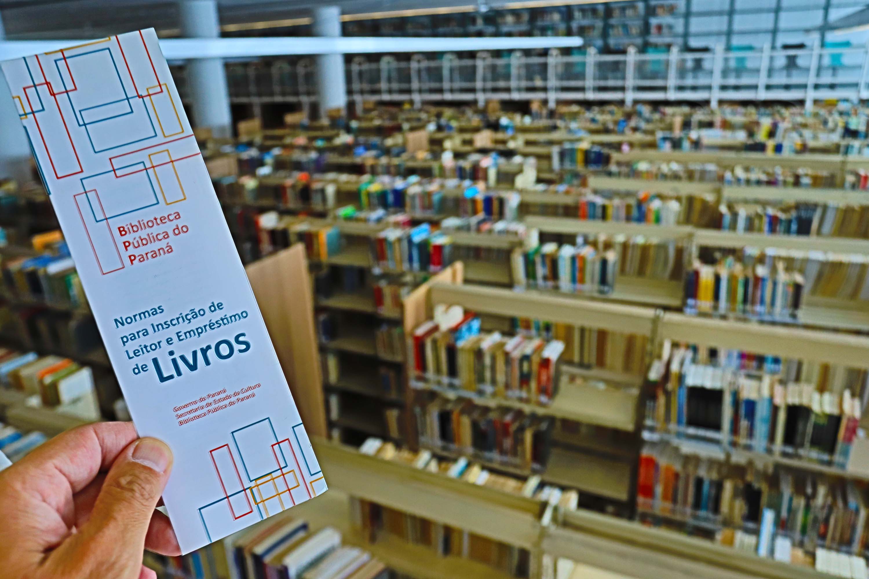 Leia Paraná já teve 252 mil livros emprestados na primeira semana