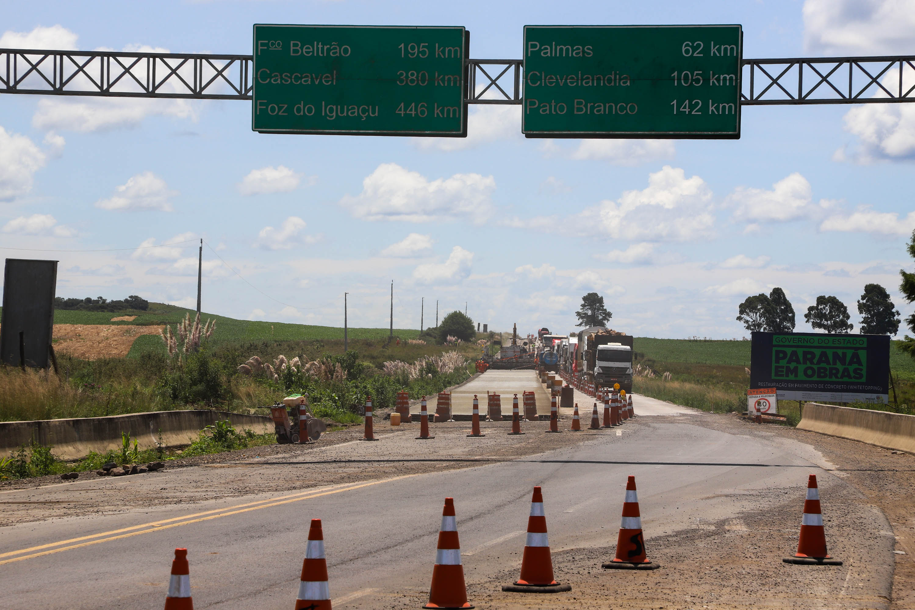 Serviços de pavimentação da BR-280/SC 