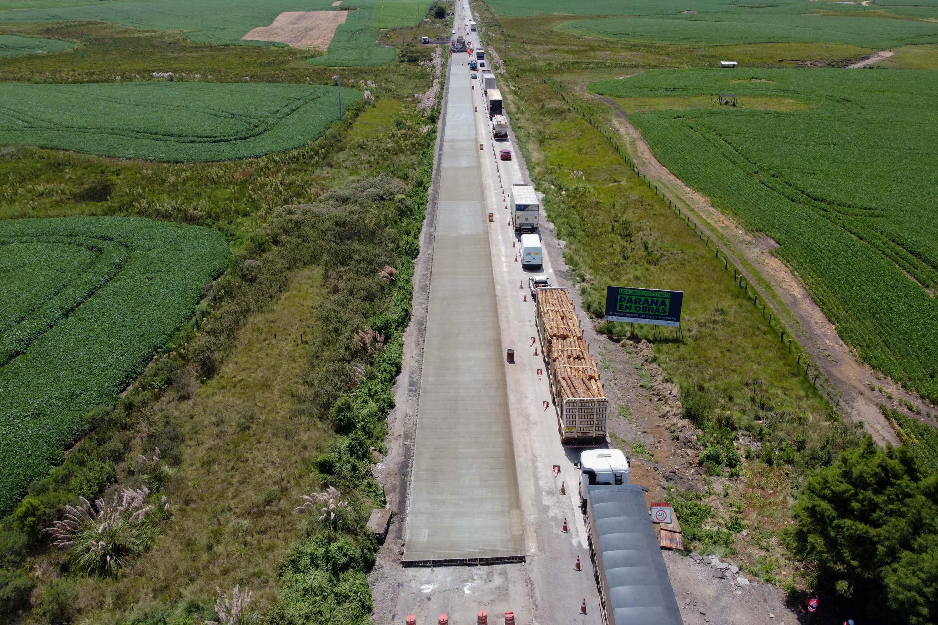 Serviços de pavimentação da BR-280/SC 