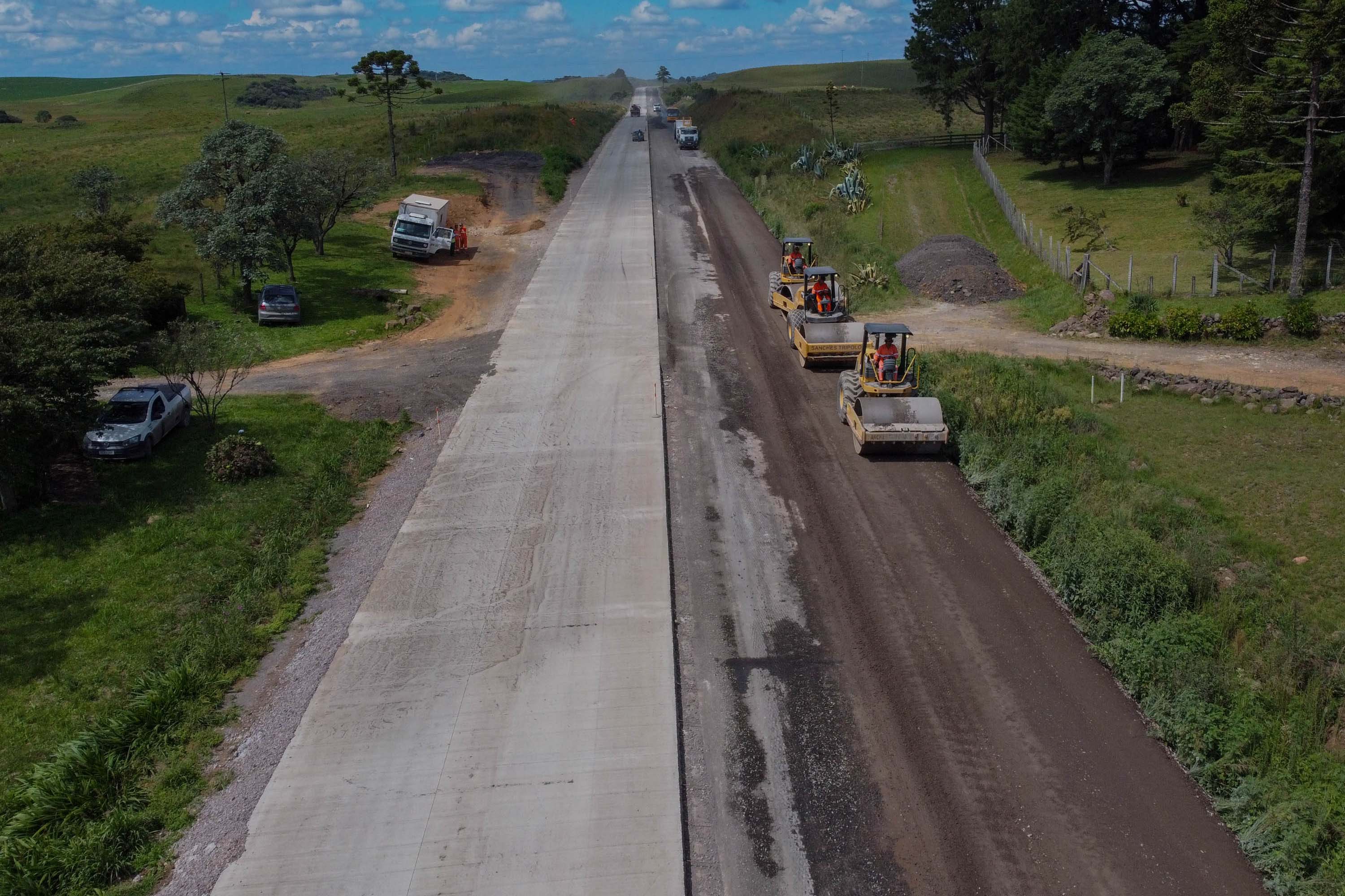 Serviços de pavimentação da BR-280/SC 