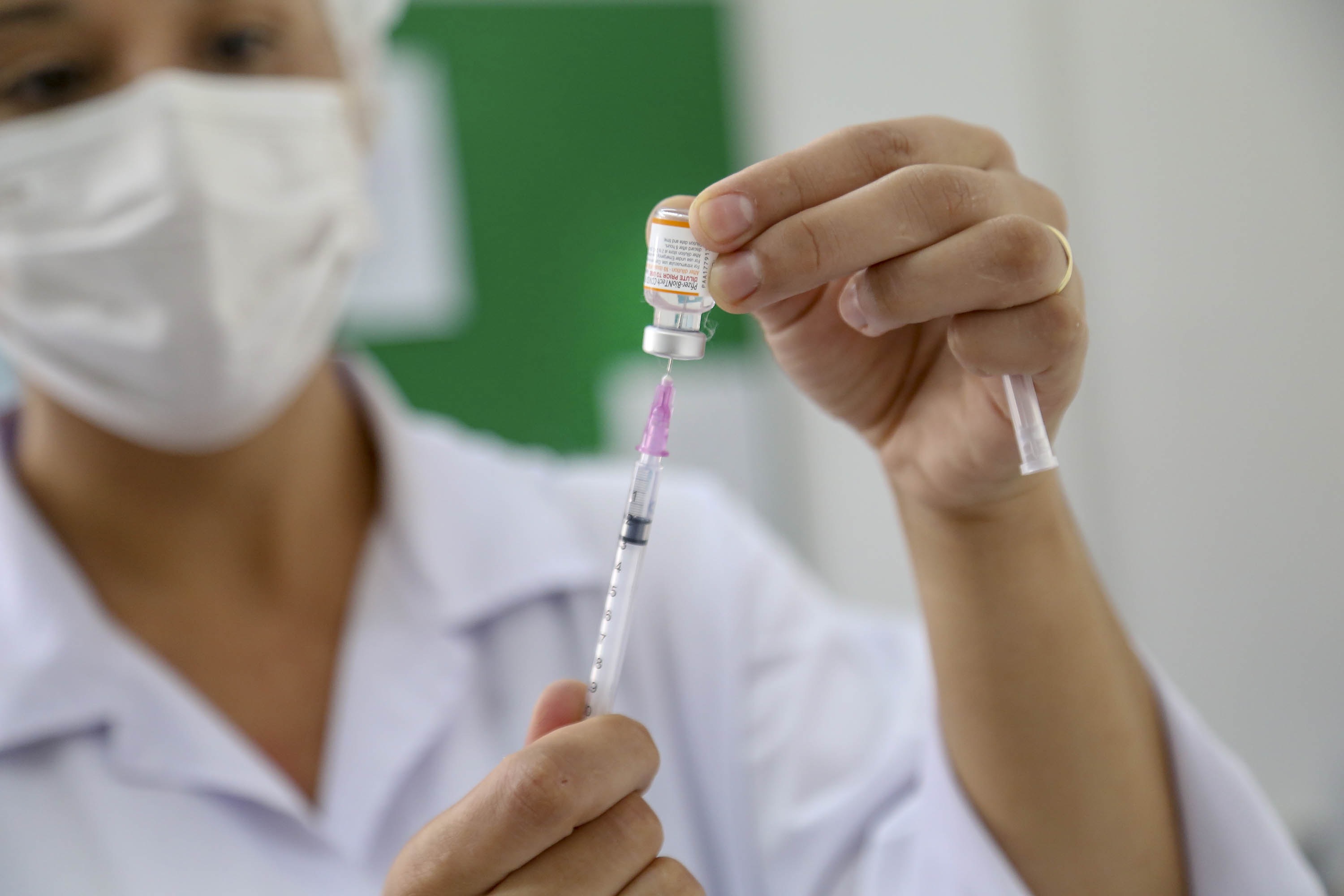 Mais da metade dos municípios do Paraná já vacinam a faixa de 5 anos ou mais sem comorbidades