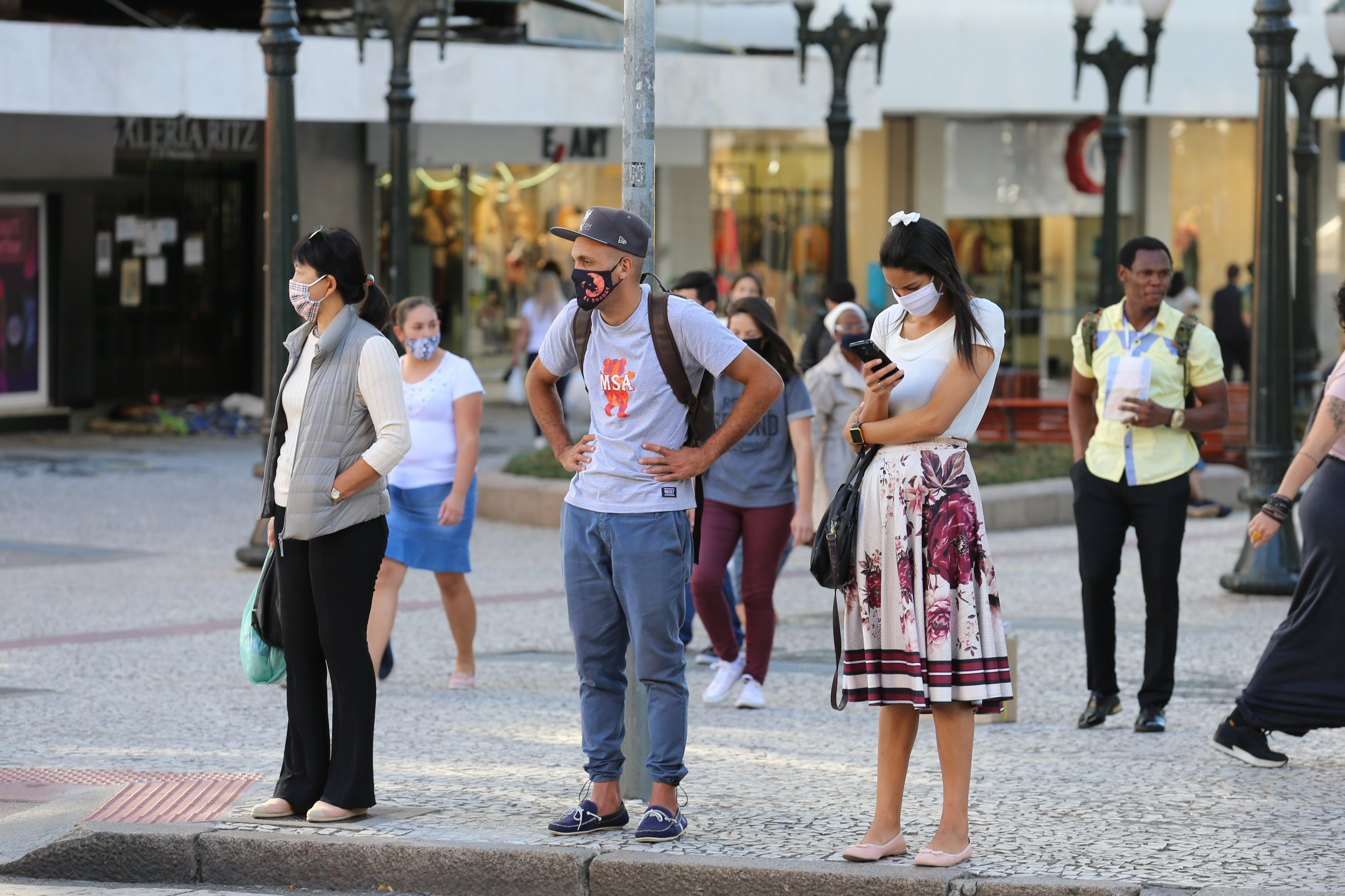 	Governo propõe retirar obrigatoriedade do uso de máscaras em espaços abertos no Paraná