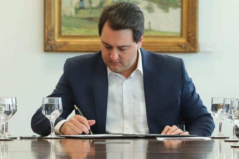 O decreto ( 10.834/2022 ) assinado pelo governador Carlos Massa Ratinho Junior estabelece a oferta de 40 vagas anuais, com previsão mínima de formação em cinco anos e funcionamento matutino.