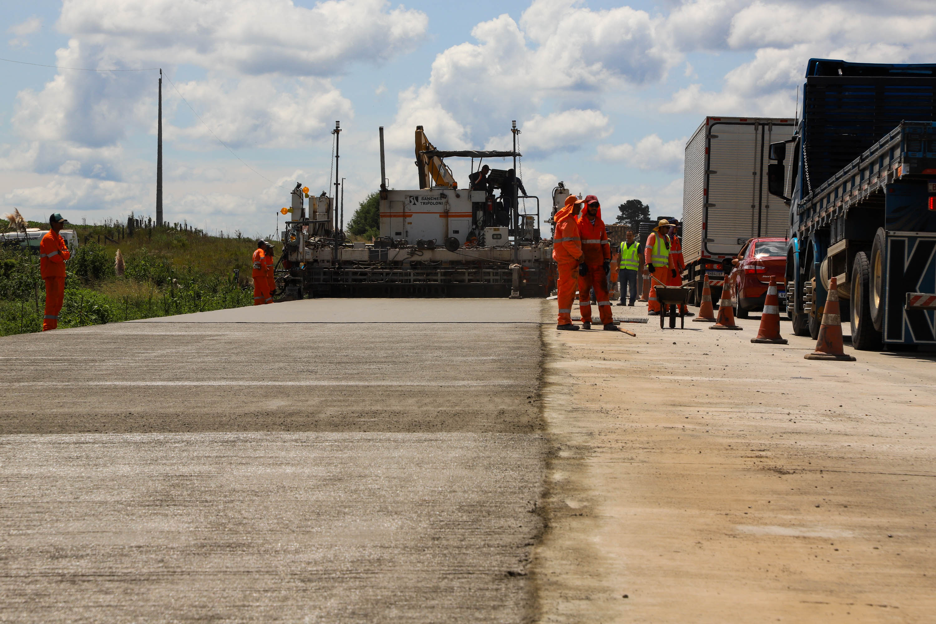 Serviços de pavimentação da BR-280/SC 