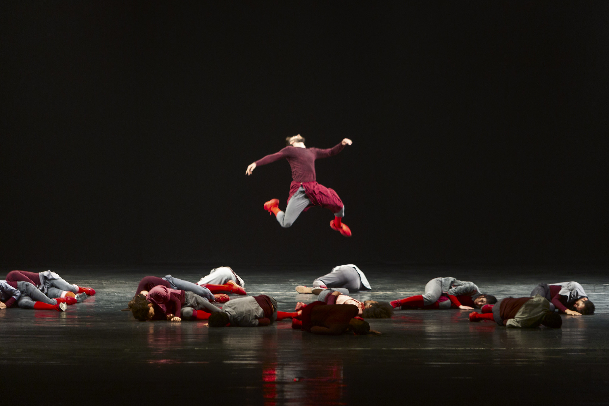 Balé Teatro Guaíra encerra Festival de Dança de Londrina com