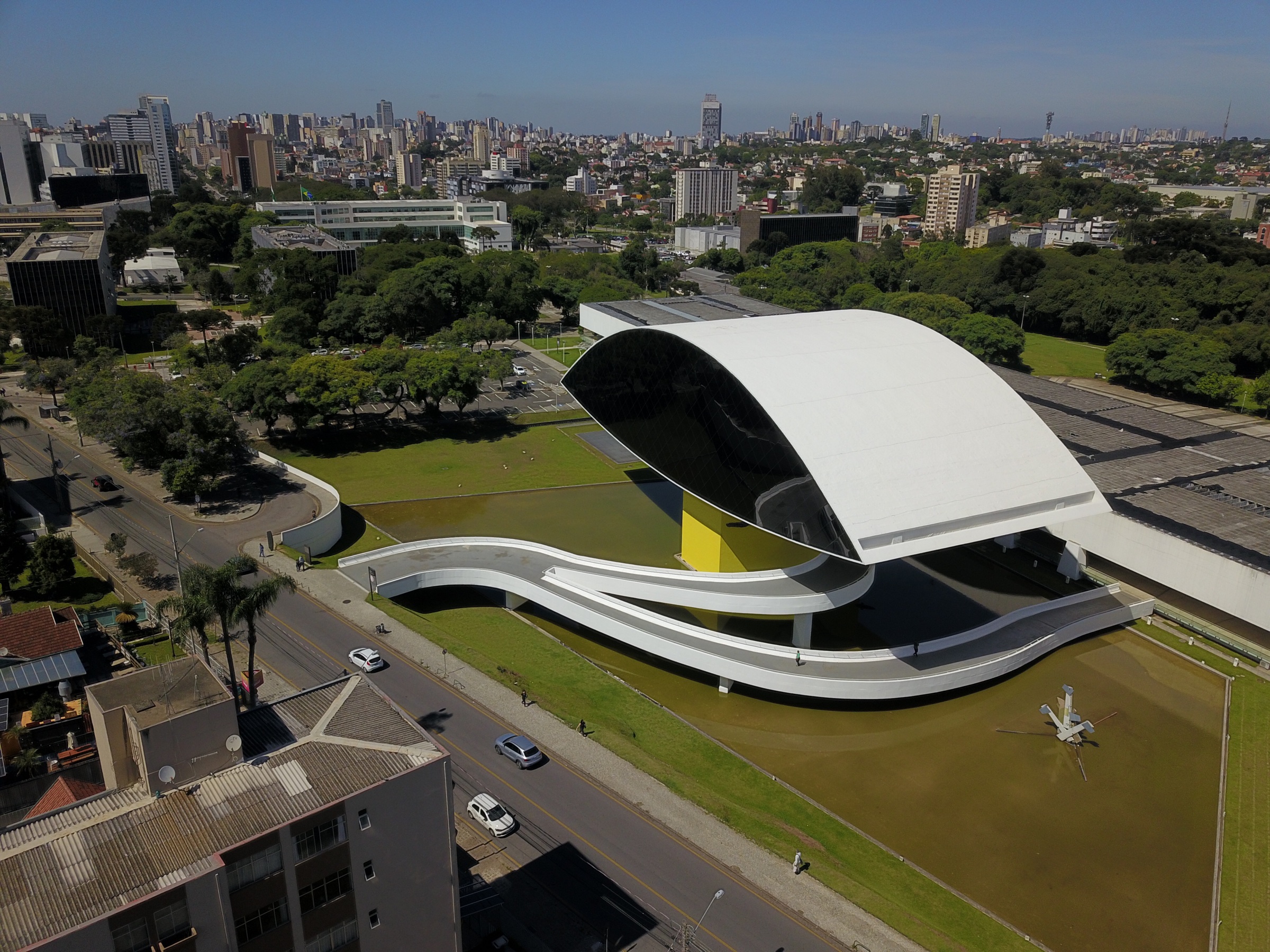 Museu Oscar Niemeyer tem programação especial em outubro para público com mais de 60 anos