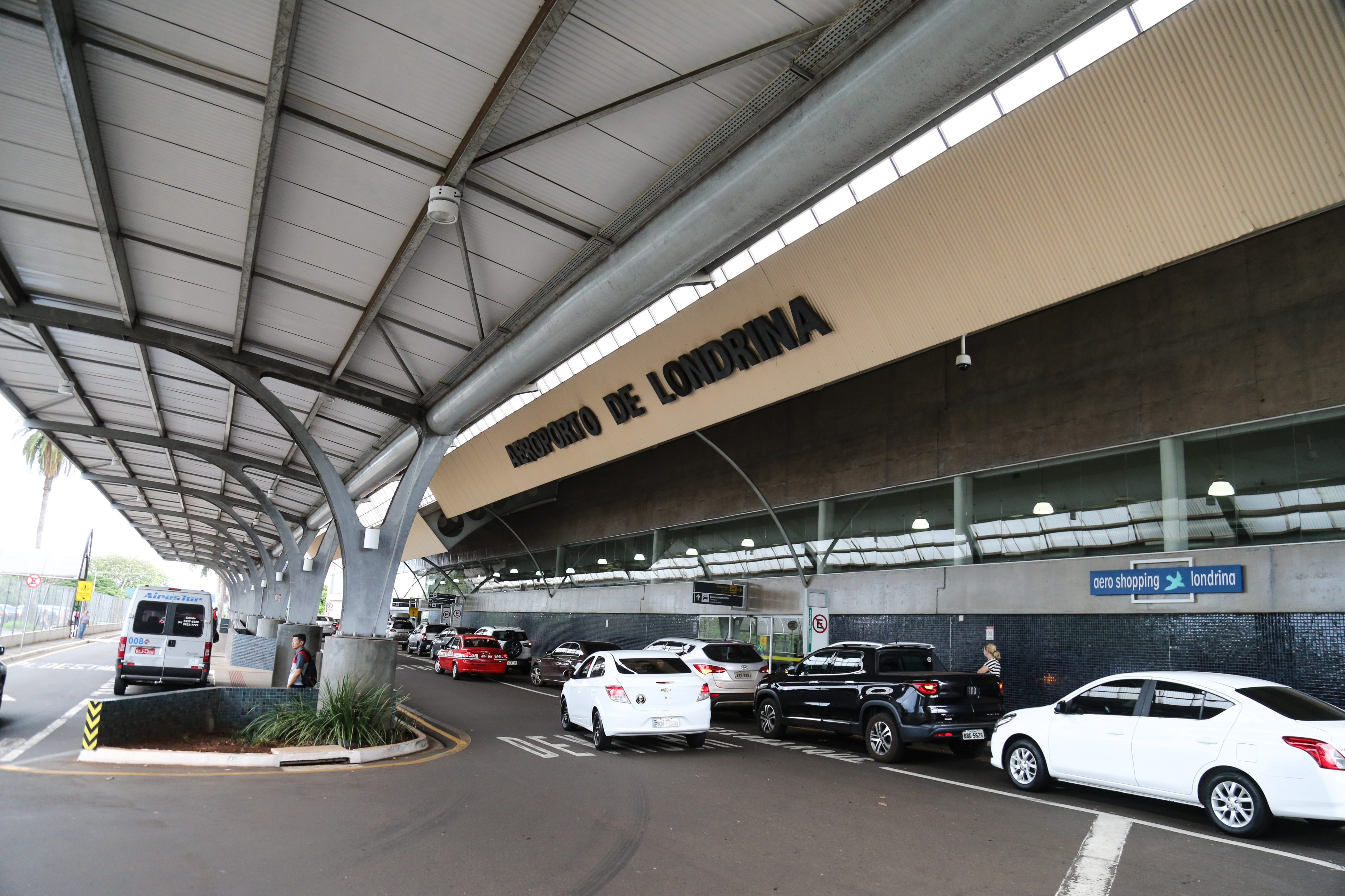 Casas com piscina no Aeroporto em Londrina