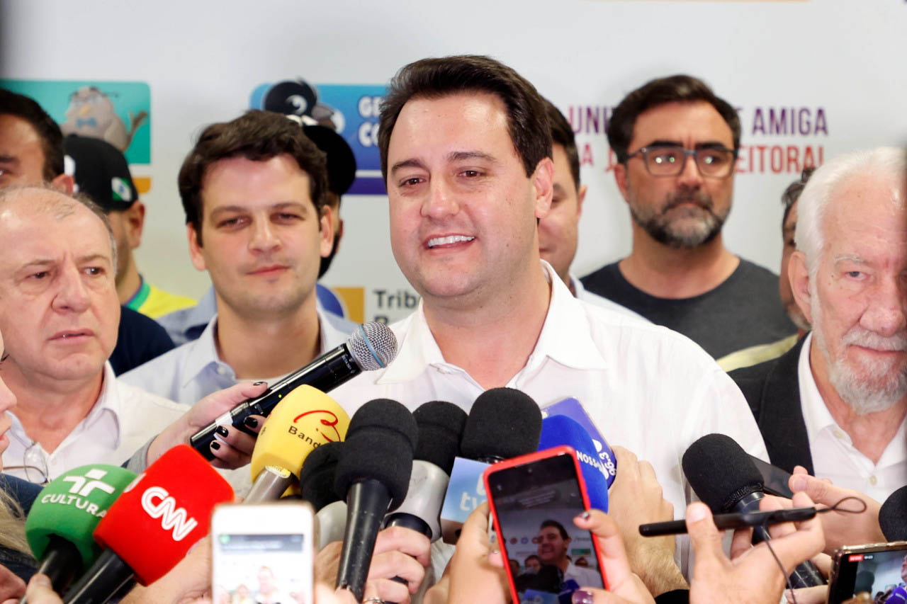 Ratinho Junior é reeleito com a maior votação da história do Paraná
