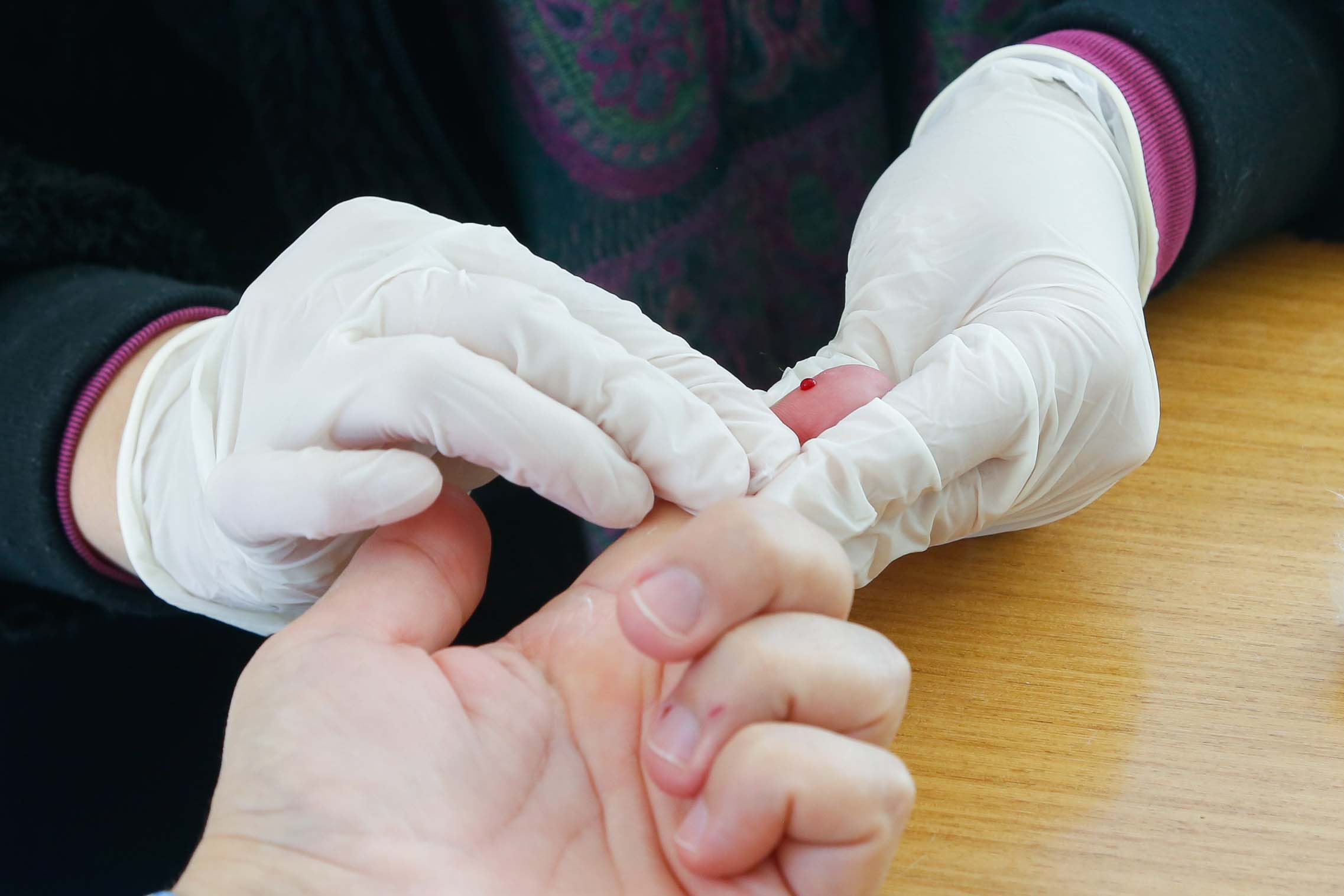 Ambulatório da UEM distribui autotestes de HIV e preservativos nesta quinta-feira