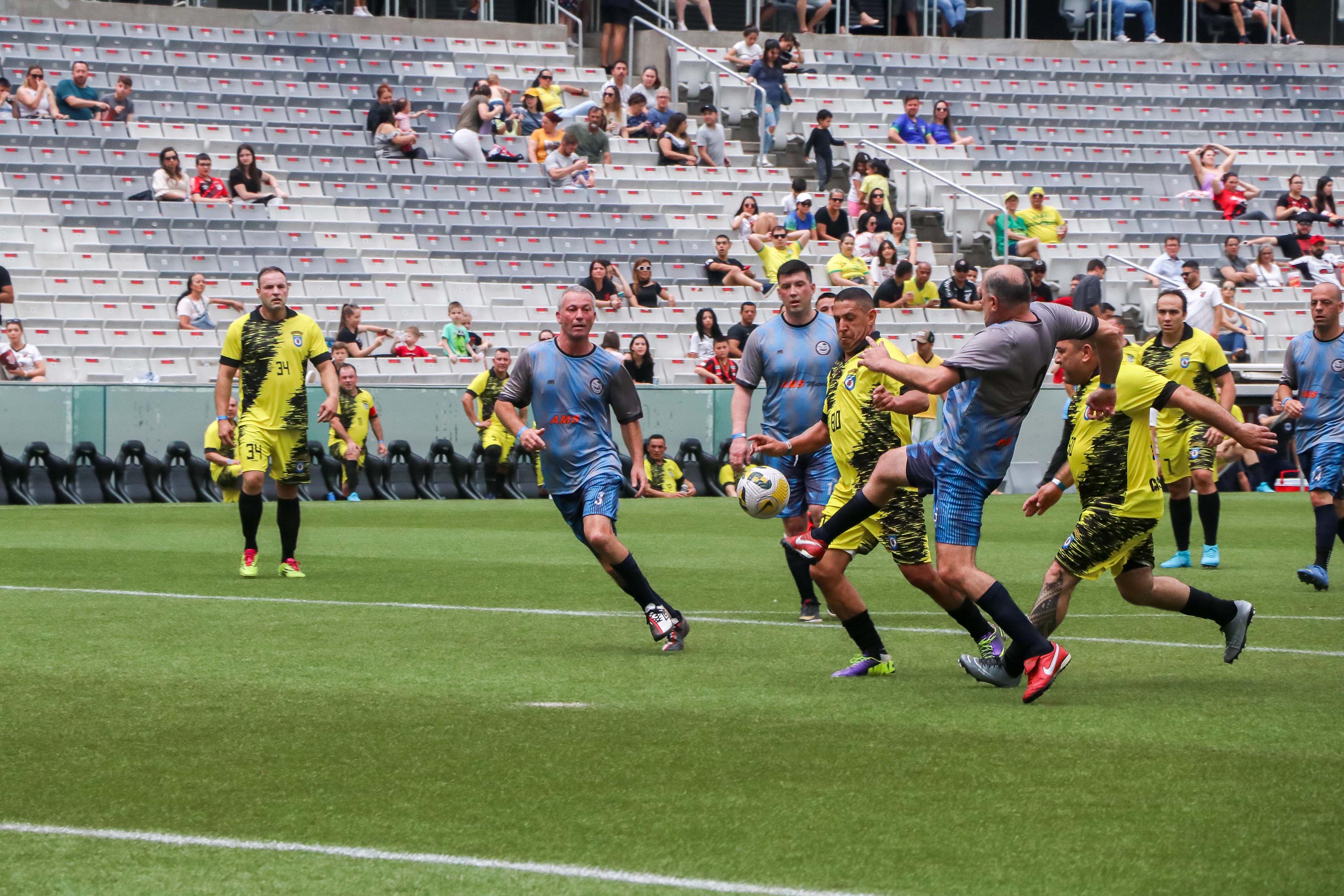 Torneio de futebol das forças de segurança arrecada brinquedos e