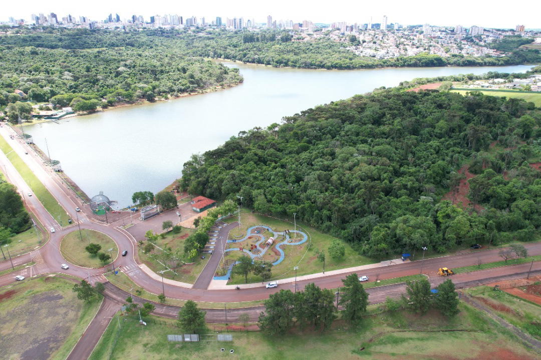 Sanepar instala tubulação para desassoreamento do Lago Municipal de Cascavel