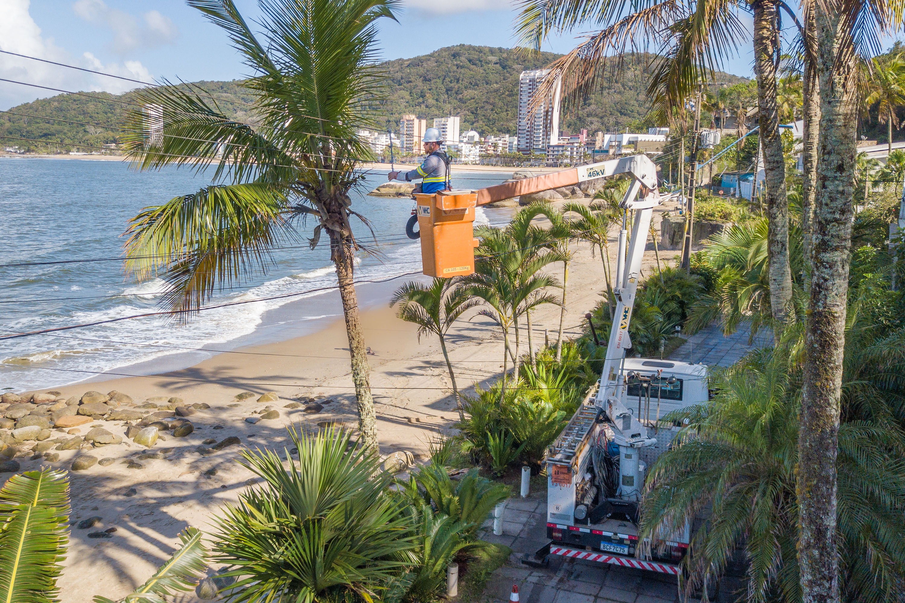 Investimentos de R$ 126,5 milhões no litoral reforçam rede elétrica para a temporada de verão -