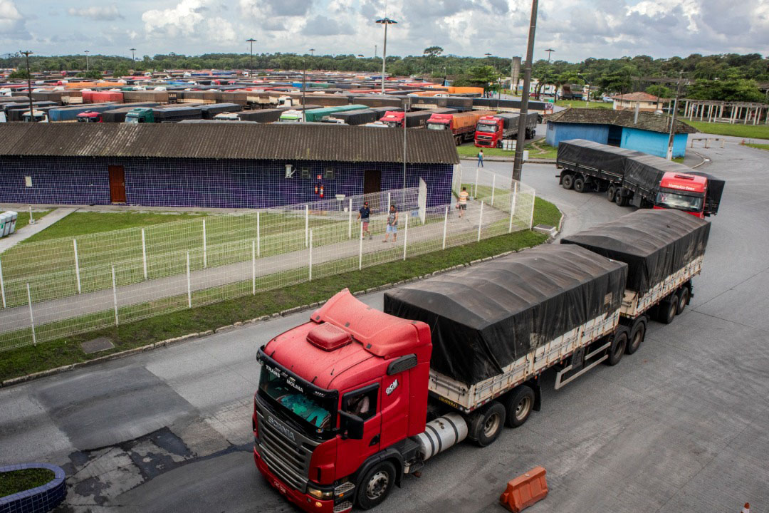Portos do Paraná divulga atualização sobre fluxo de caminhões após liberação da descida pela BR 277