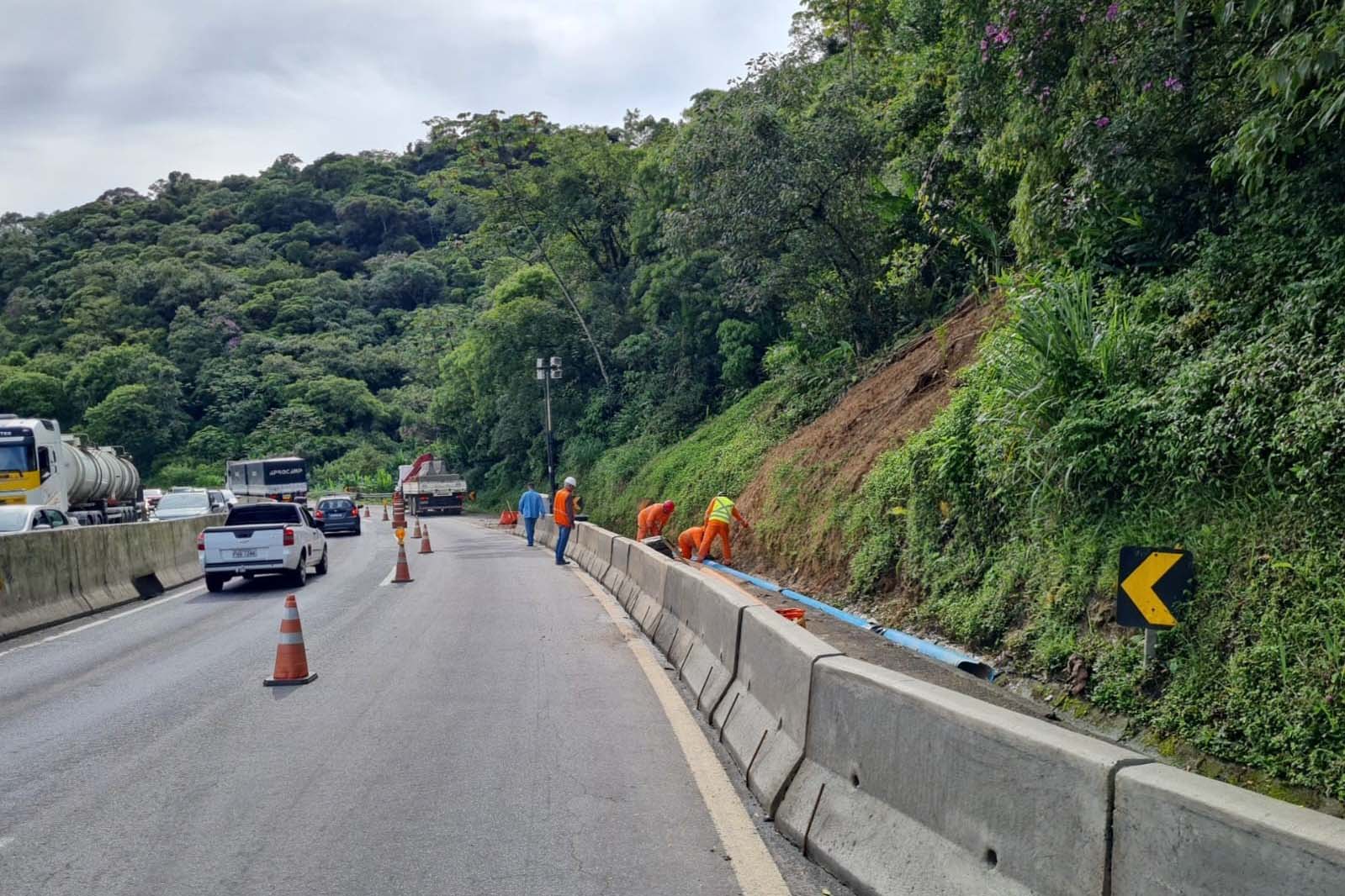 Restrição de caminhões na BR-277 passa a valer no litoral