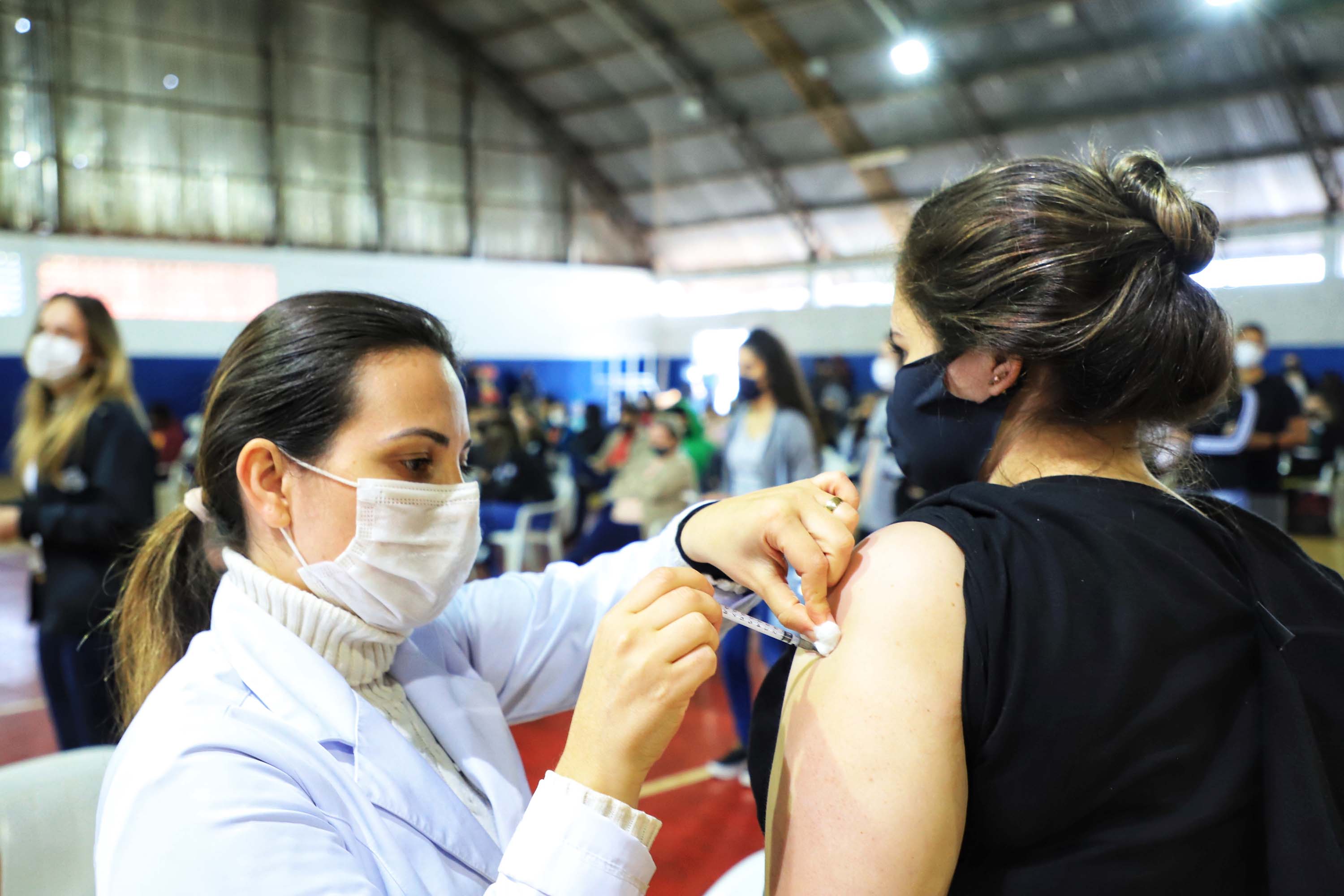 Campanha de vacinação contra a Covid-19 completa dois anos no Paraná |  Agência Estadual de Notícias