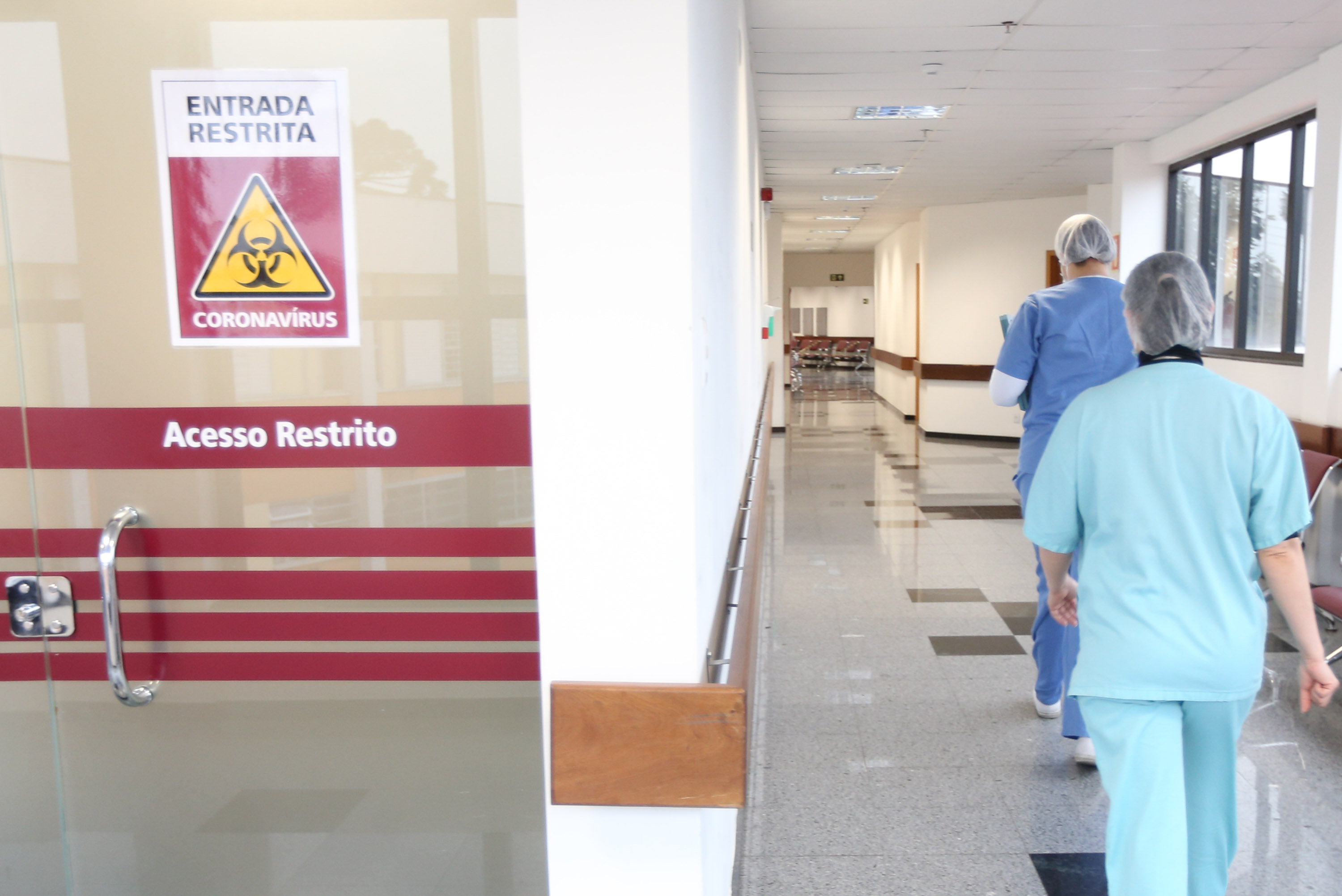 Funcionária de hospital de Curitiba morre de Covid-19, diz instituição, Paraná