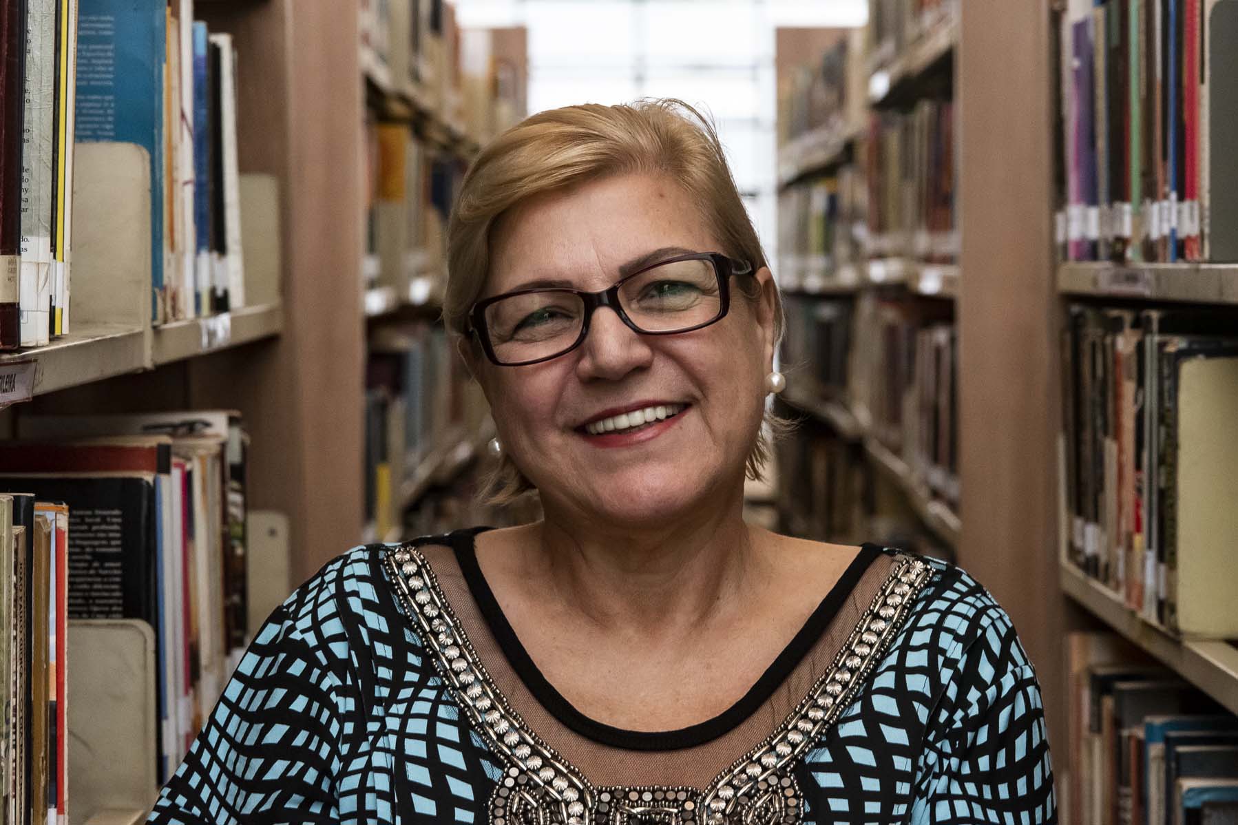 Sem acesso a uma biblioteca até a fase adulta, Marta Sienna hoje é a responsável por conectar todas as bibliotecas públicas do Paraná
