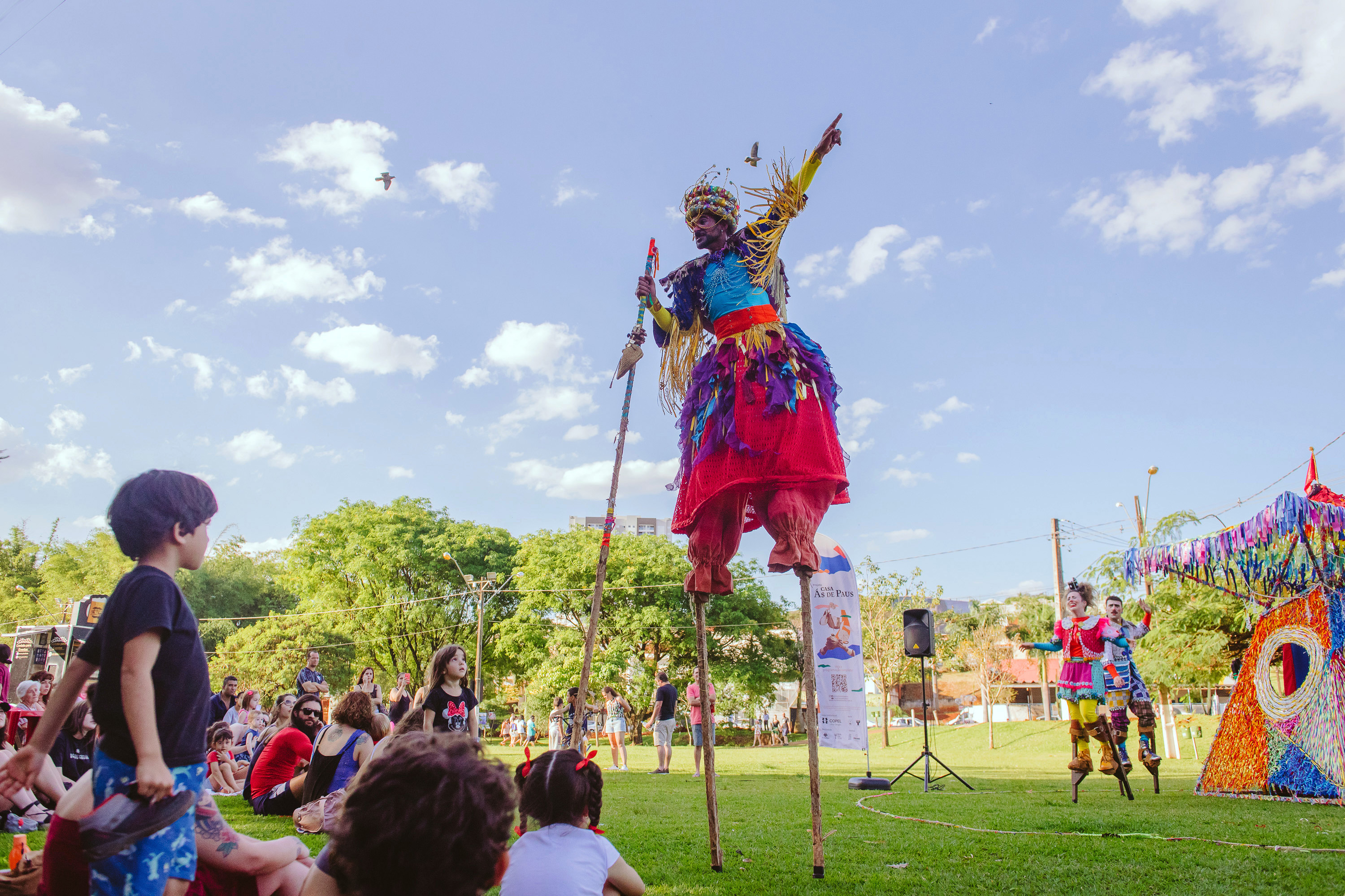 Crianças no Teatro chega a Londrina com o espetáculo “Encontro de Gigantes”
