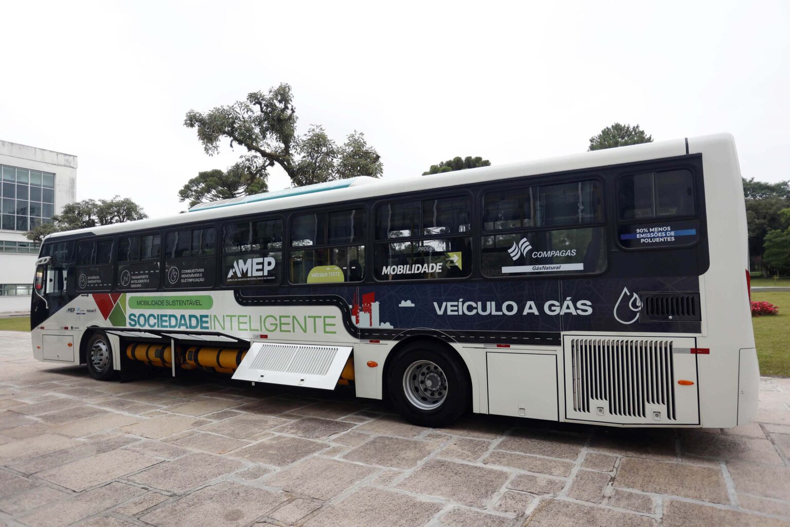 Ônibus movido 100% a GNV é uma das atrações da COMPAGAS no Smart City Expo Curitiba