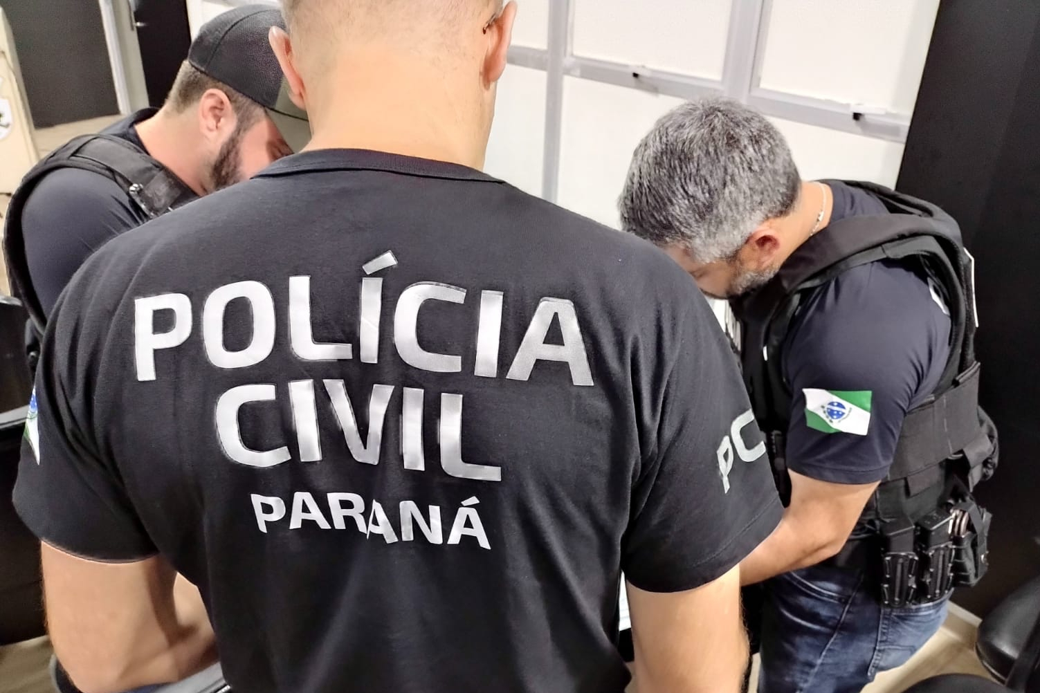 PCPR prende duas pessoas em operação contra organização criminosa responsável por roubos de carga no Paraná