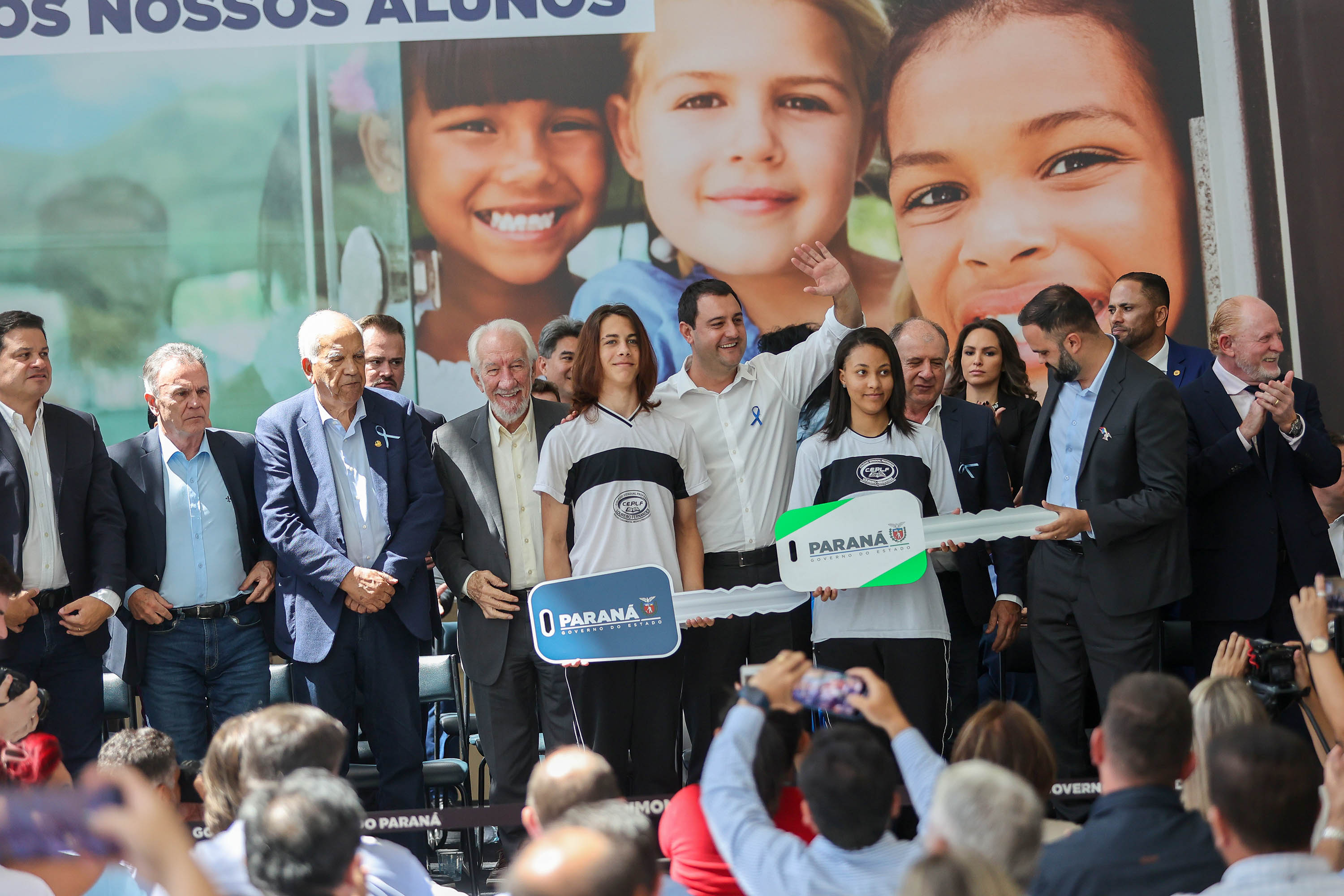 Governador entrega mais 173 ônibus escolares para a rede pública do Paraná