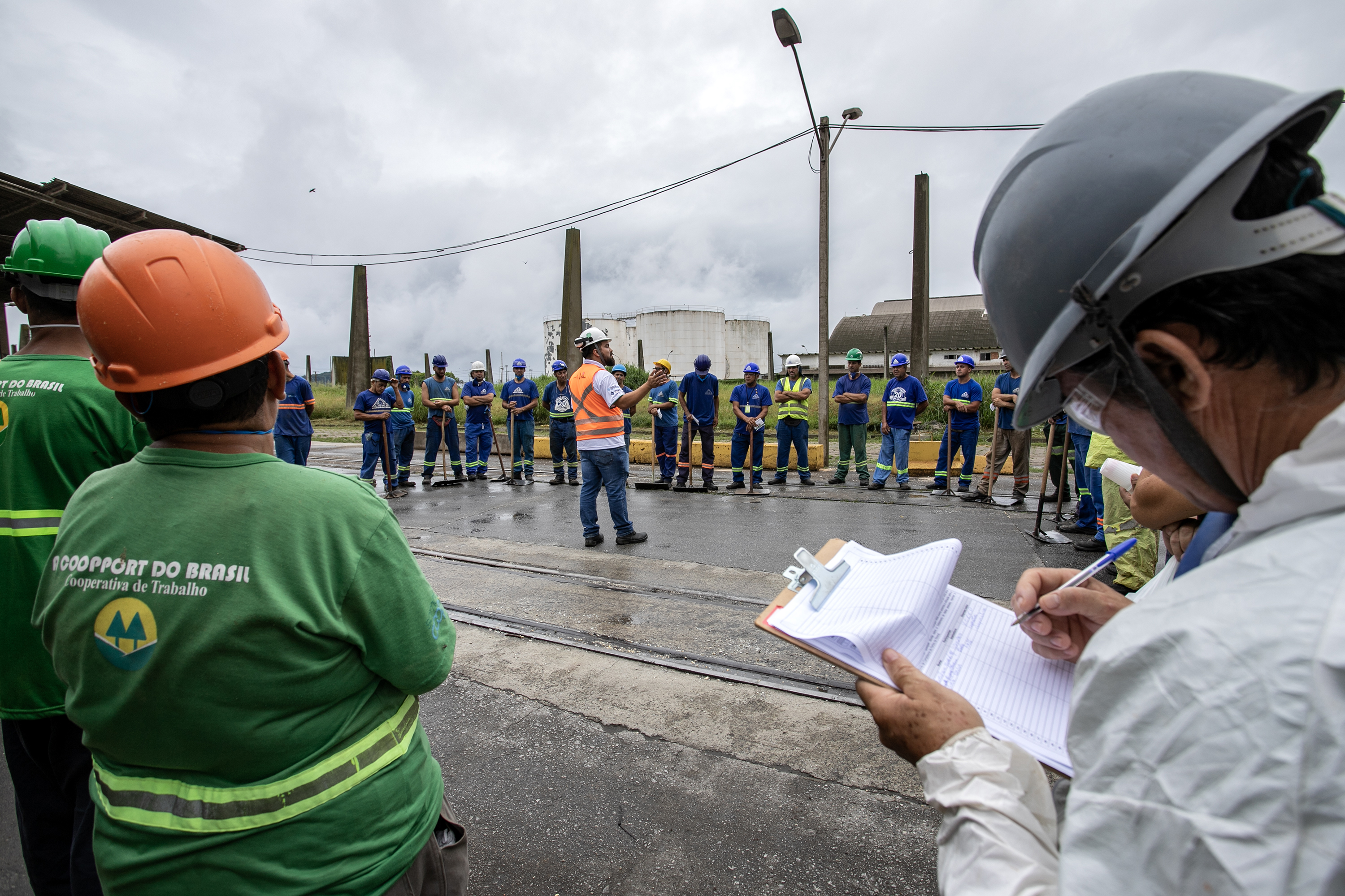 No Porto de Paranaguá, caminhoneiros recebem a bênção de São Cristóvão