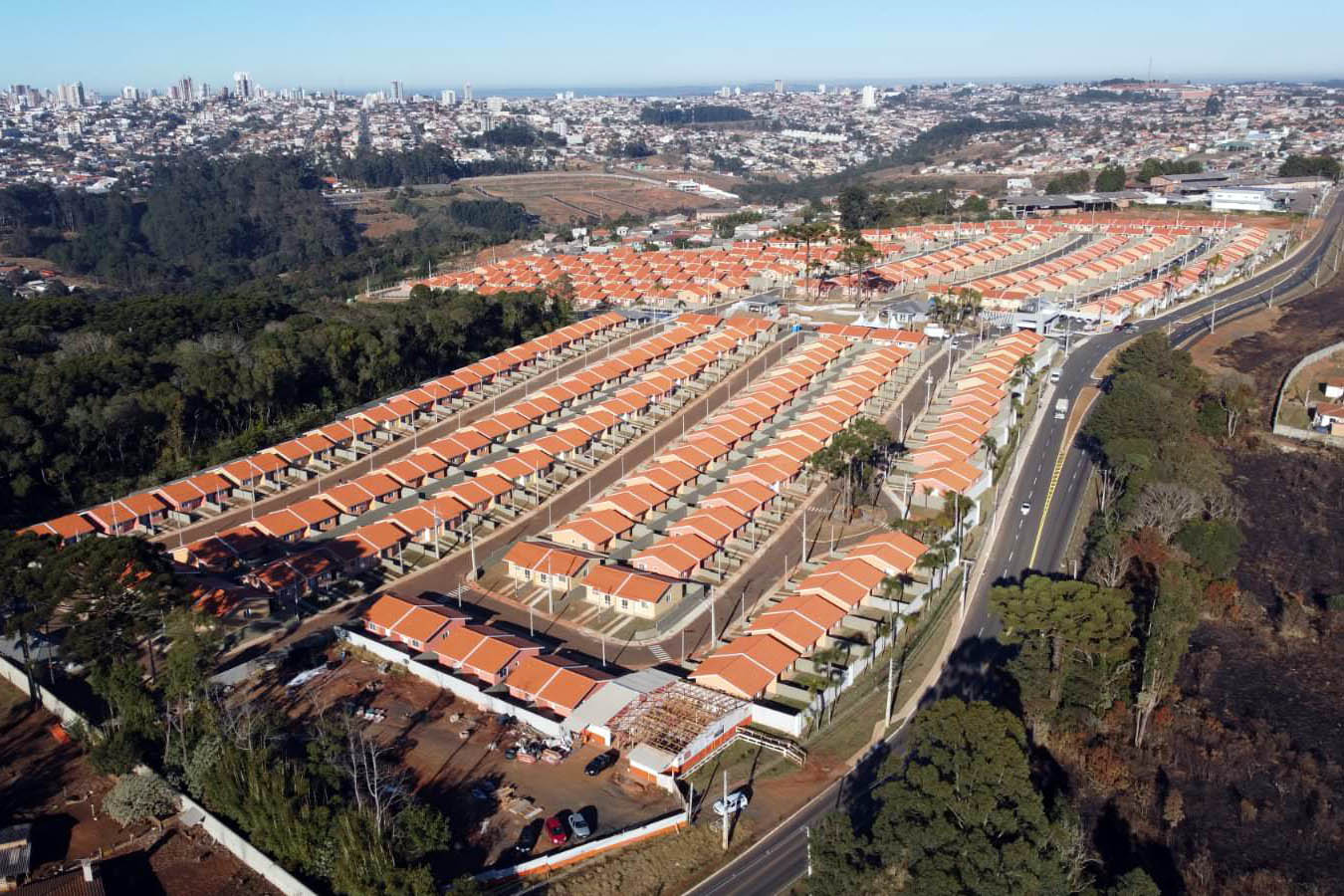Governador sanciona lei que acelera programa de desfavelização no Paraná