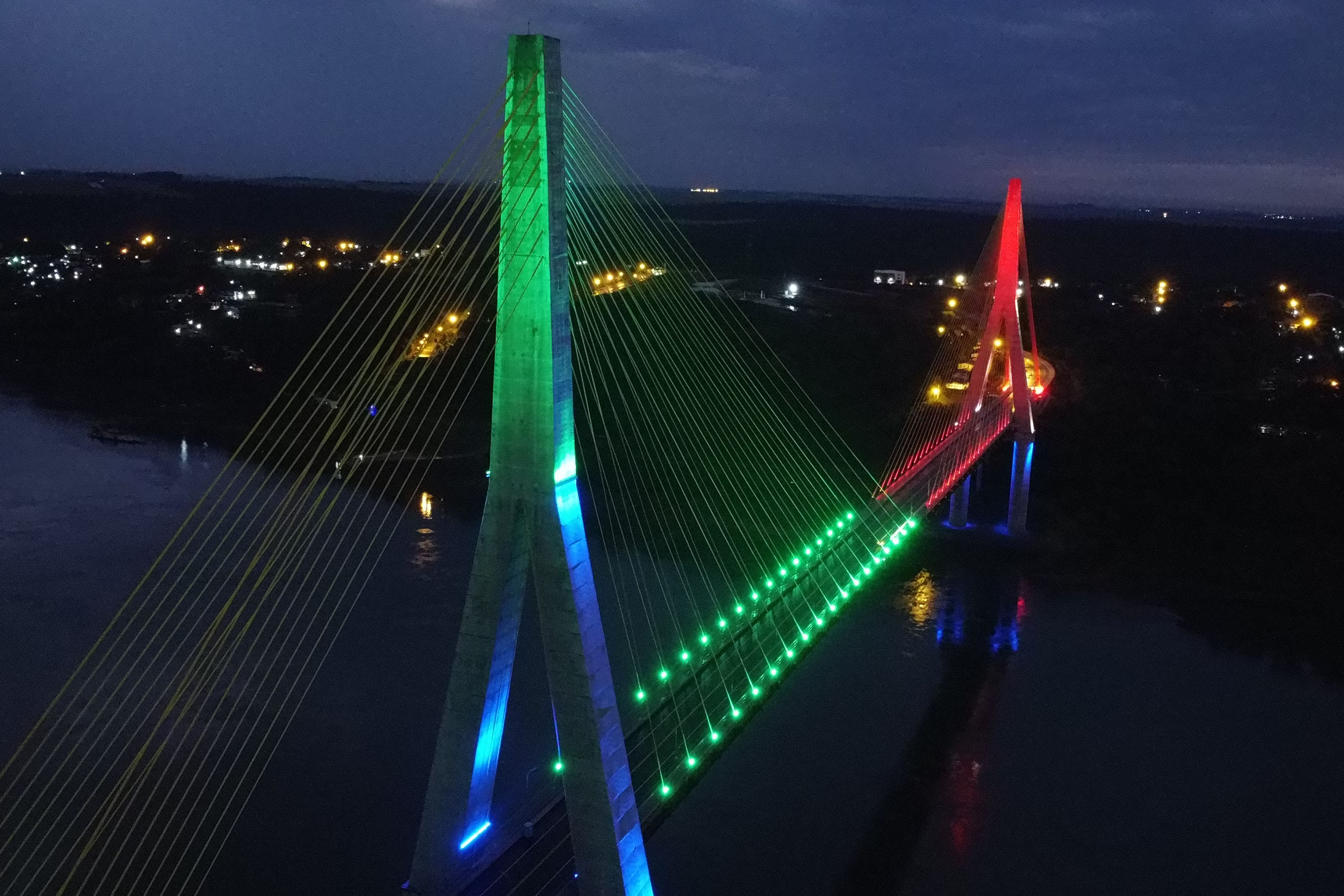 Teste de iluminação cênica marca fim dos trabalhos na Ponte da Integração Brasil 