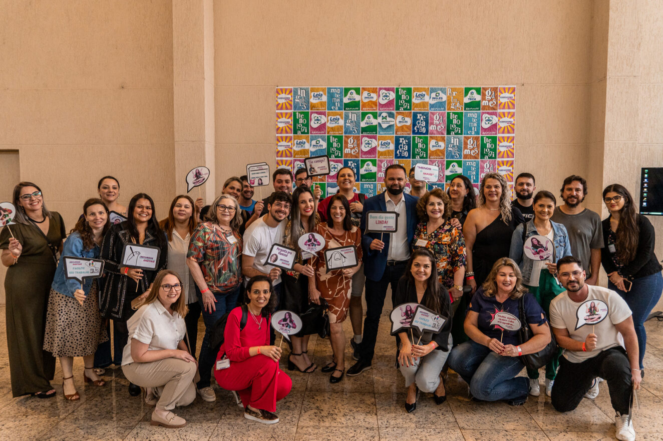 Educação reúne 800 educadores em encontro de formação continuada em Foz do Iguaçu