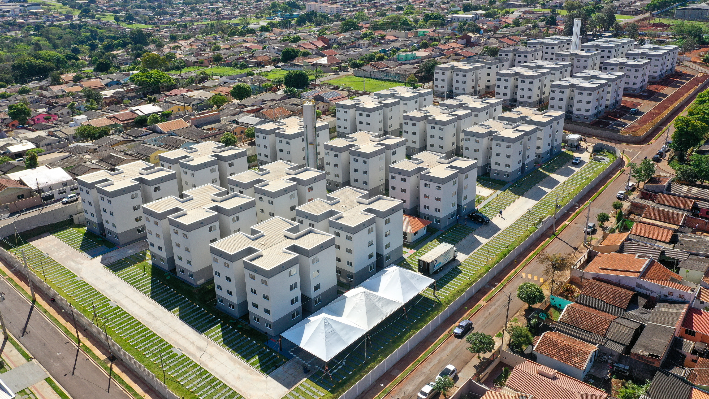 Governador Carlos Massa Ratinho Jr inaugura 240 apartamentos, dos quais 166 receberam subsídio do Governo do Estado, totalizando R$ 2,5 milhões de investimento.