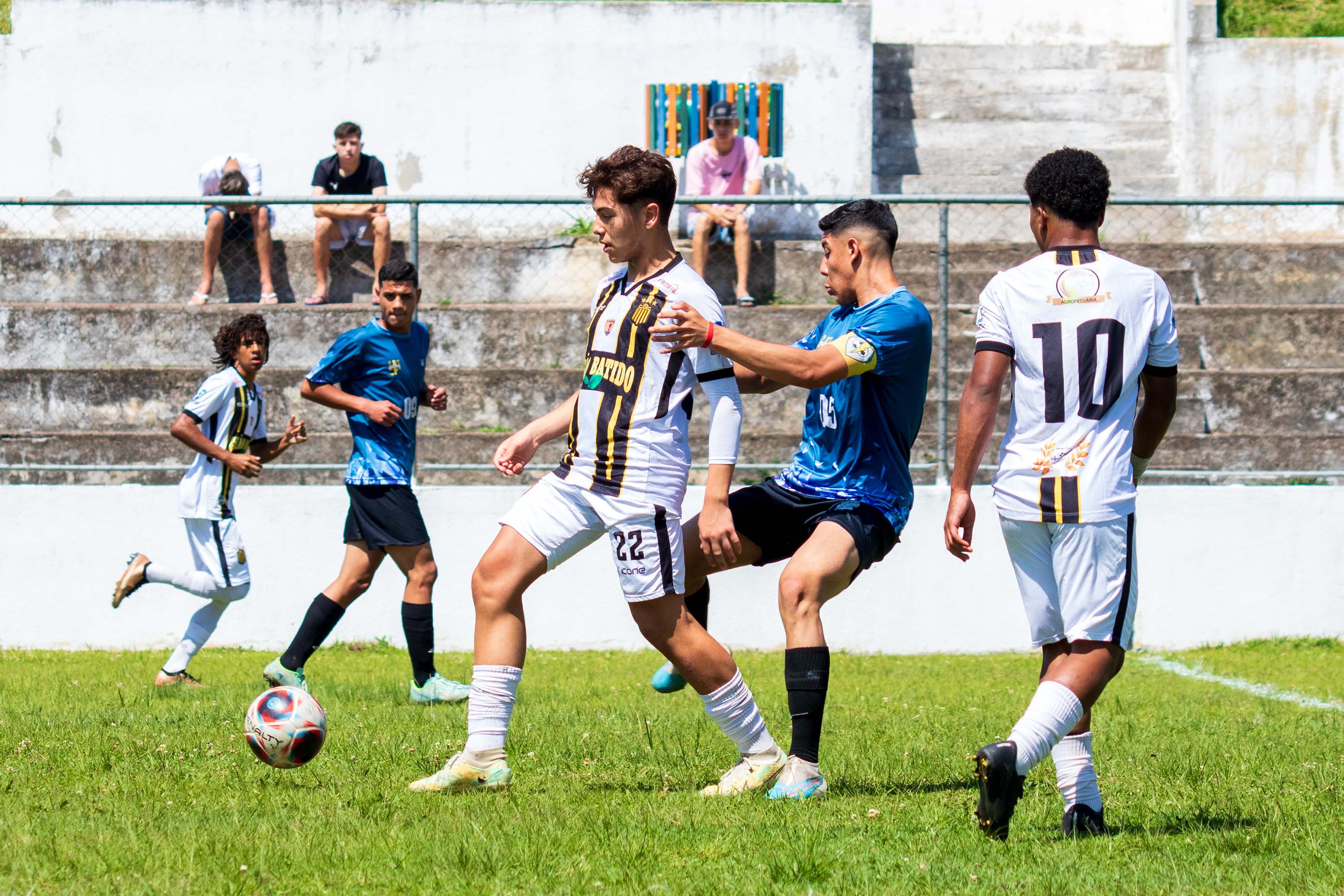 Reta final dos Jogos Escolares Bom de Bola marca feriado do Dia da