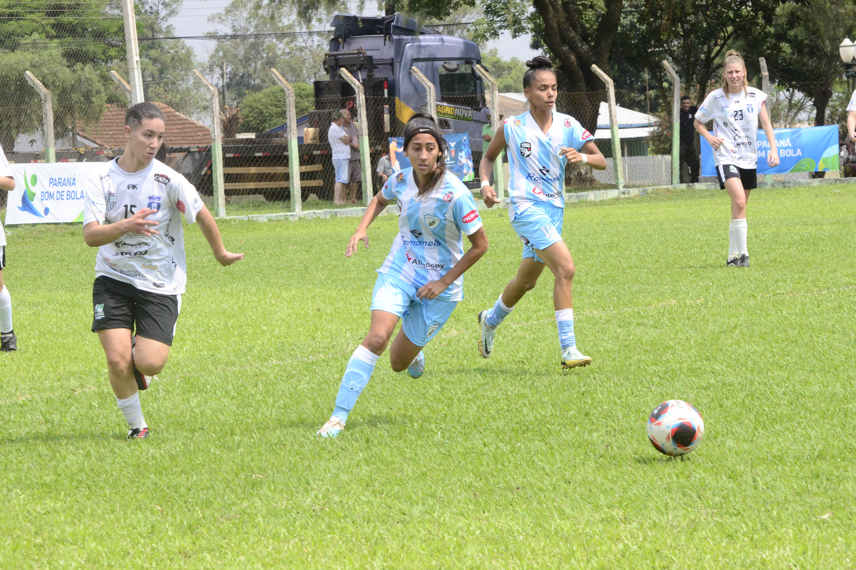 Fase final: Paraná Bom de Bola reúne atletas de 32 municípios em