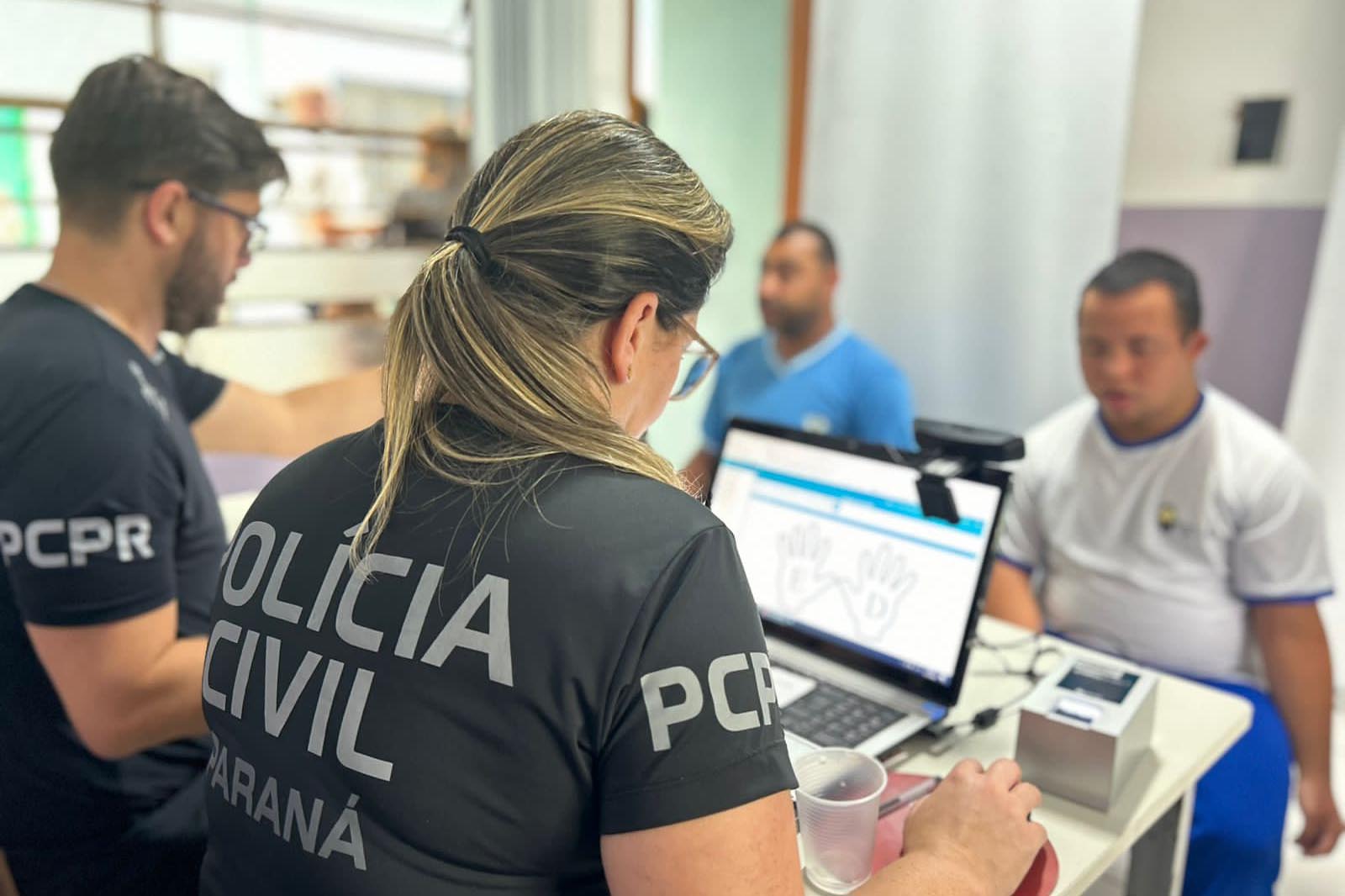  PCPR na Comunidade leva serviços de polícia judiciária para mais de 250 pessoas nos bairros Pinheirinho e Santa Cândida em Curitiba