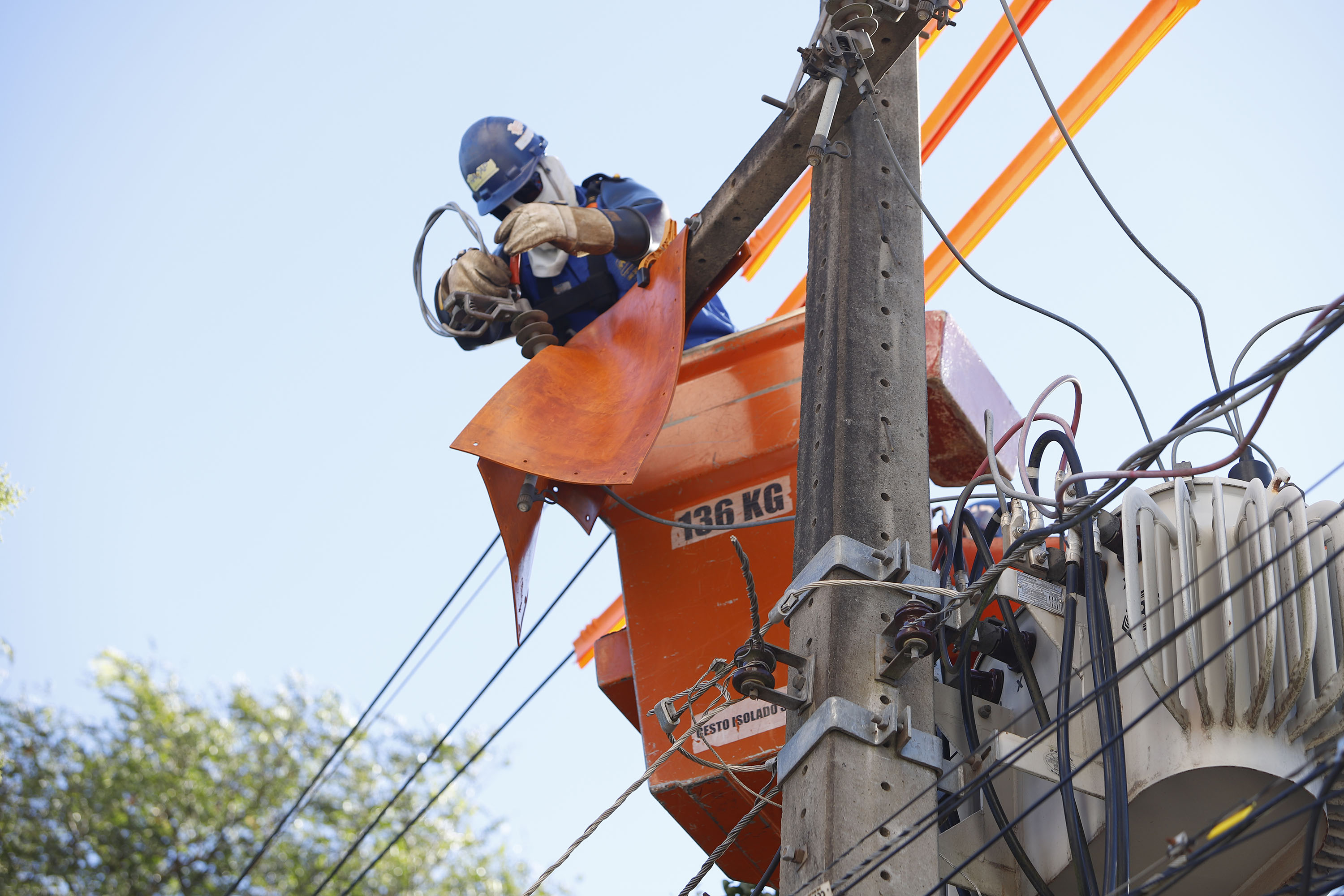 Copel restabelece energia em 95% das unidades consumidoras afetadas pelo temporal