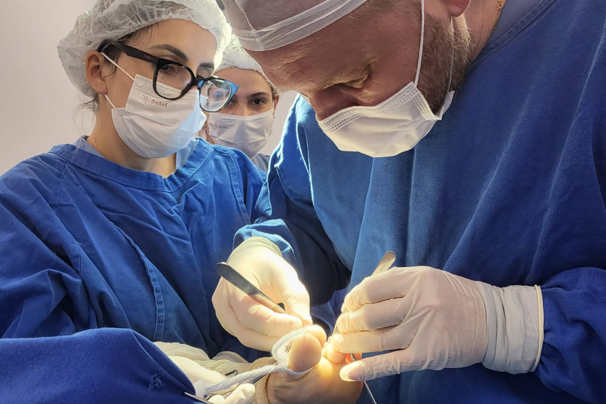 Hospital de Reabilitação realiza mutirão de cirurgias eletivas para agilizar fila, em Curitiba