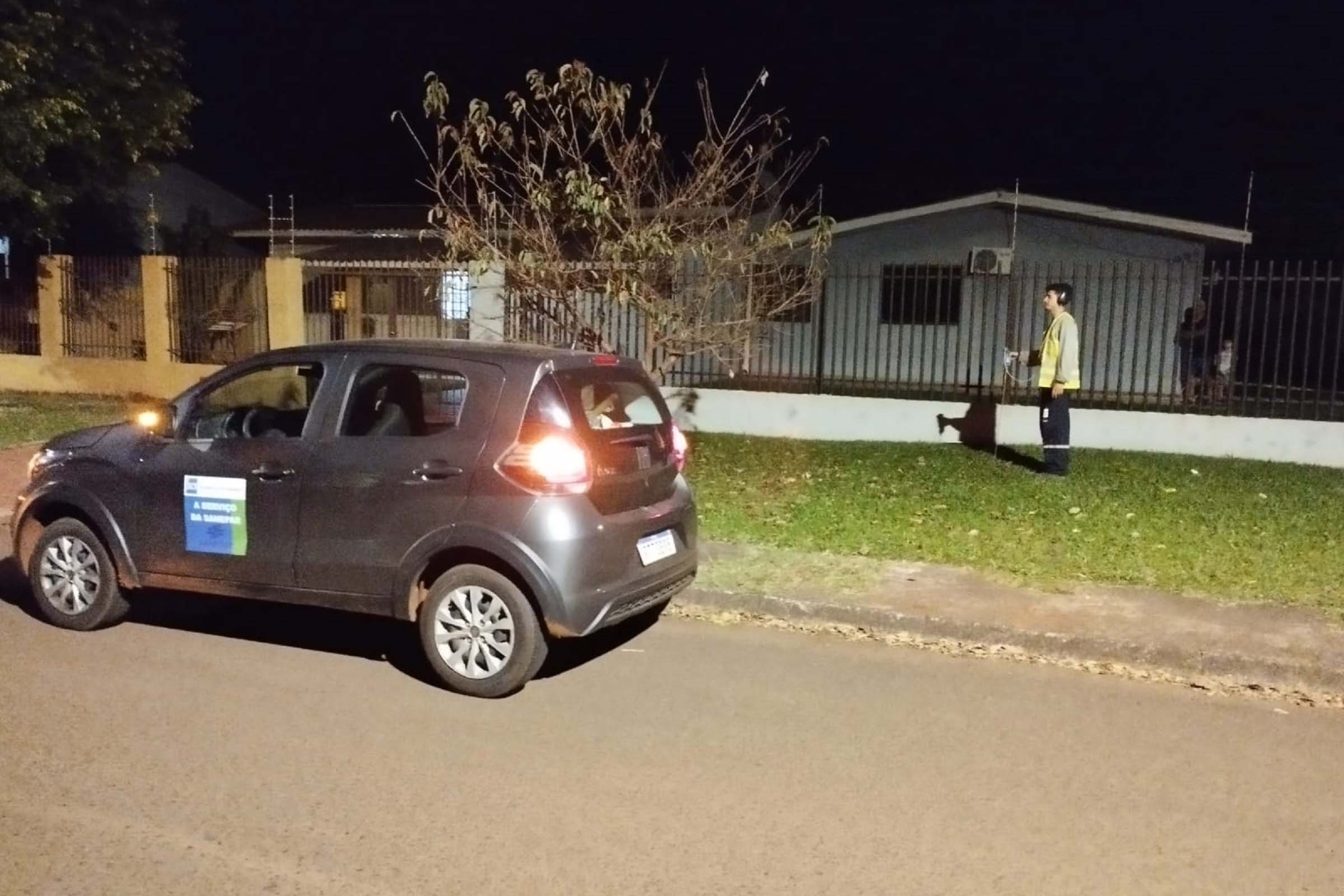 Sanepar faz pesquisa de vazamento noturna no centro de Cascavel C