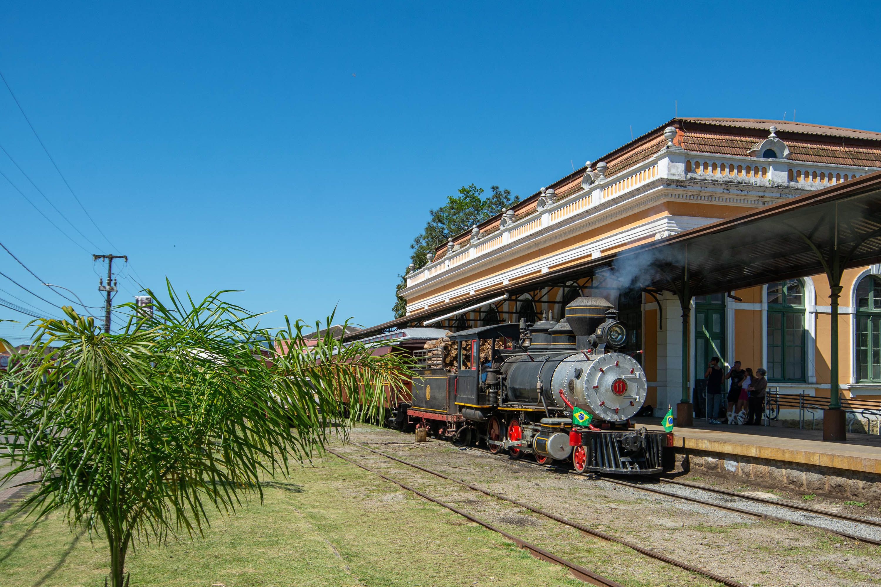 Gastronomia típica, música e cultura: Novo passeio de trem é opção turística para o verão paranaense