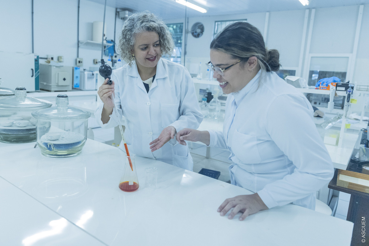 Mais da metade da pesquisa praticada na UEM é liderada por mulheres