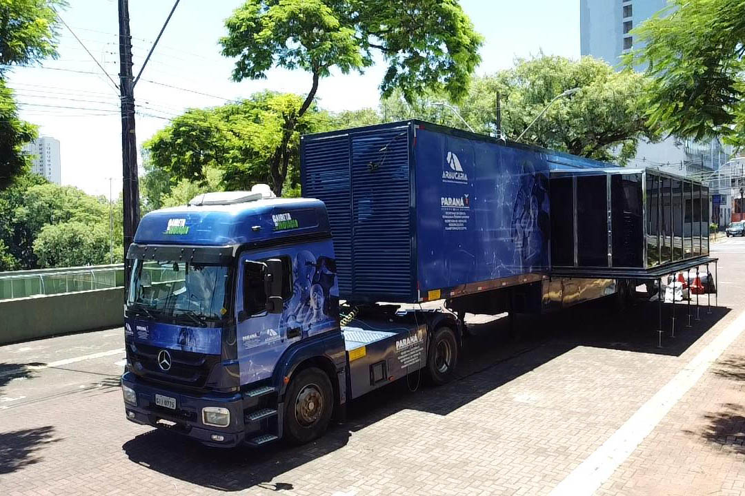 Carreta da Inovação chega a Foz do Iguaçu com oficinas de IA  e serviços digitais do Detran