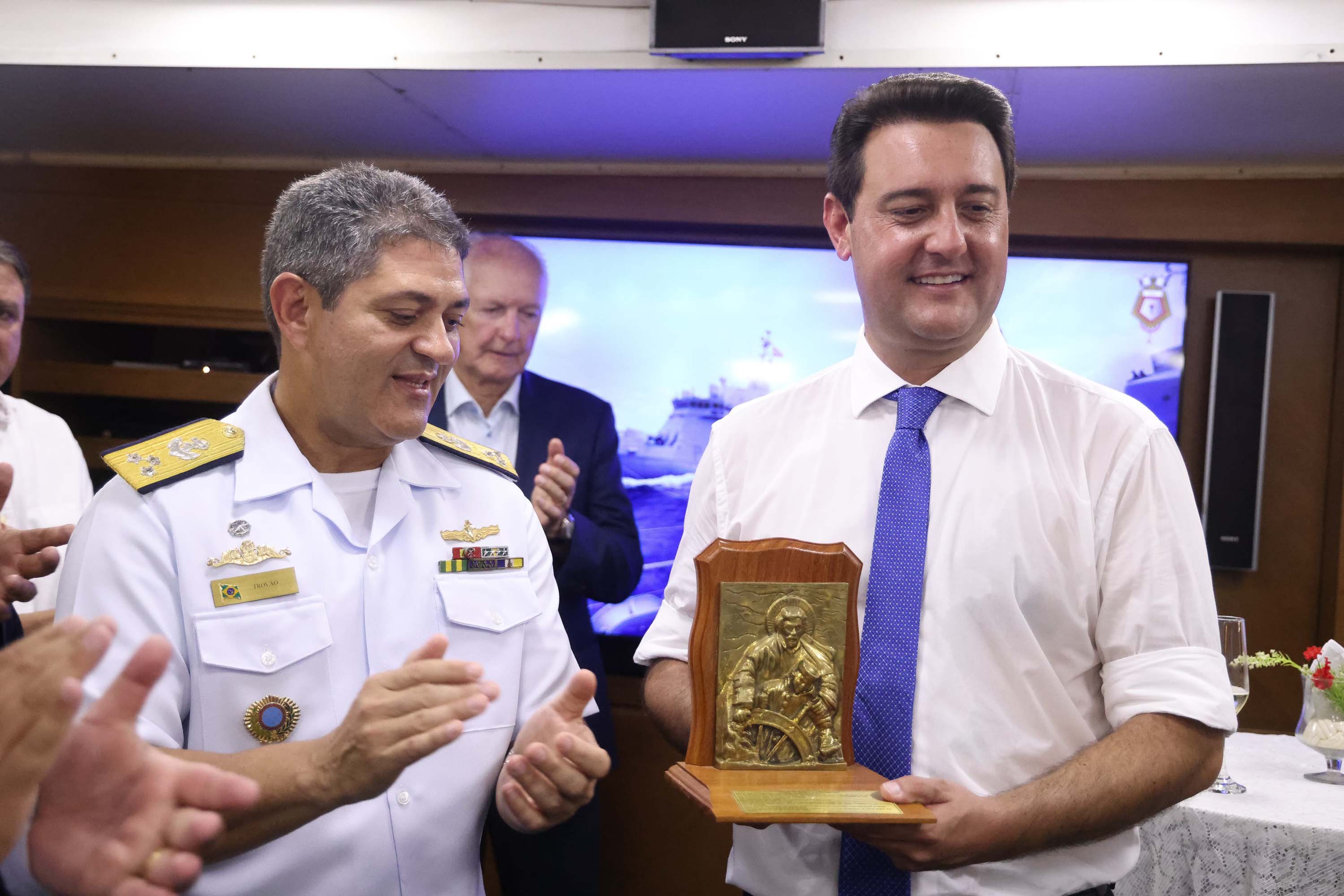 Governador Carlos Massa Ratinho Junior participou nesta segunda-feira (17) da cerimônia de 90 anos do porto, quando anunciou investimento bilionário para a construção do Píer em T que vai ampliar a capacidade de movimentação de cargas.