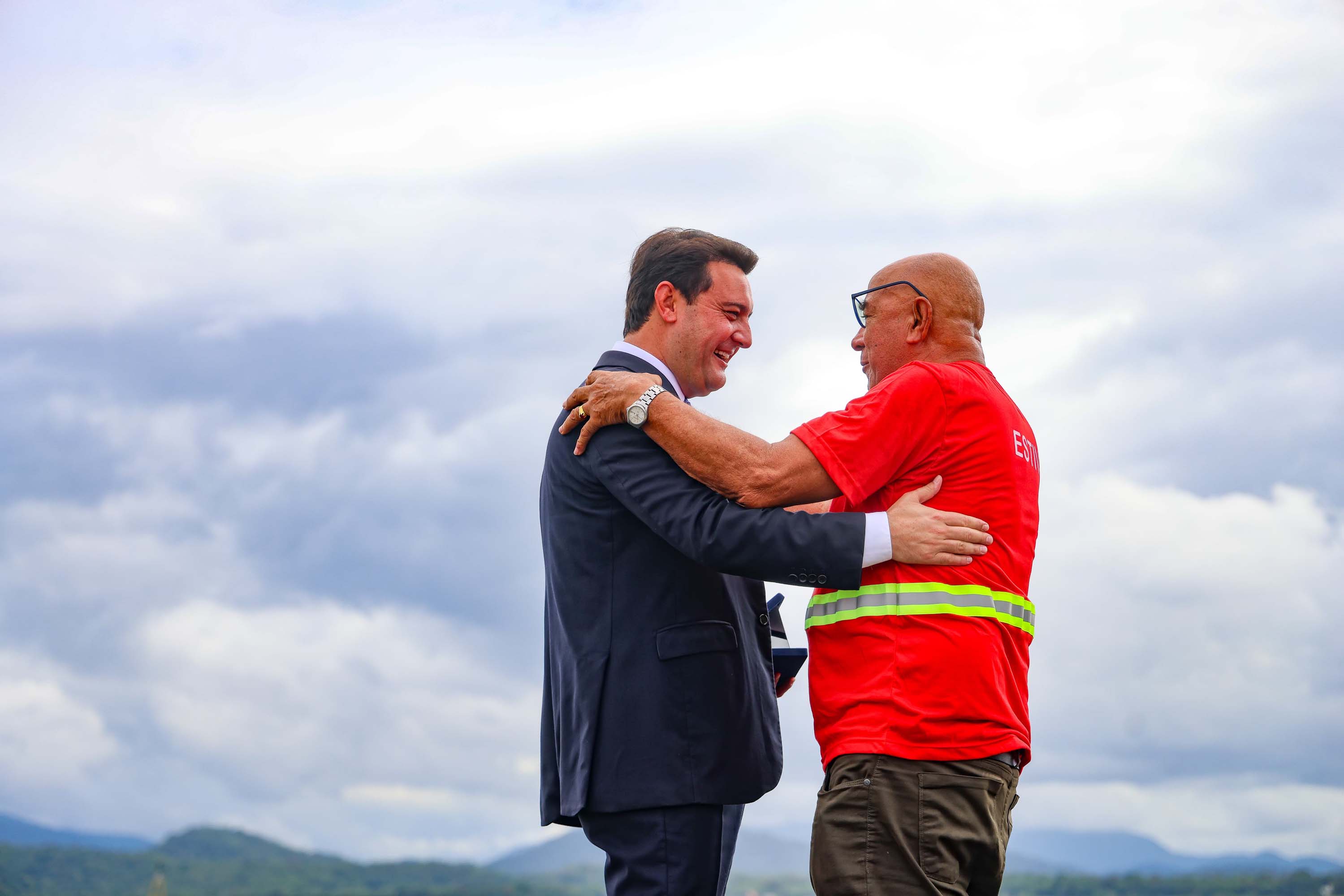 Governador Carlos Massa Ratinho Junior participou nesta segunda-feira (17) da cerimônia de 90 anos do porto, quando anunciou investimento bilionário para a construção do Píer em T que vai ampliar a capacidade de movimentação de cargas.