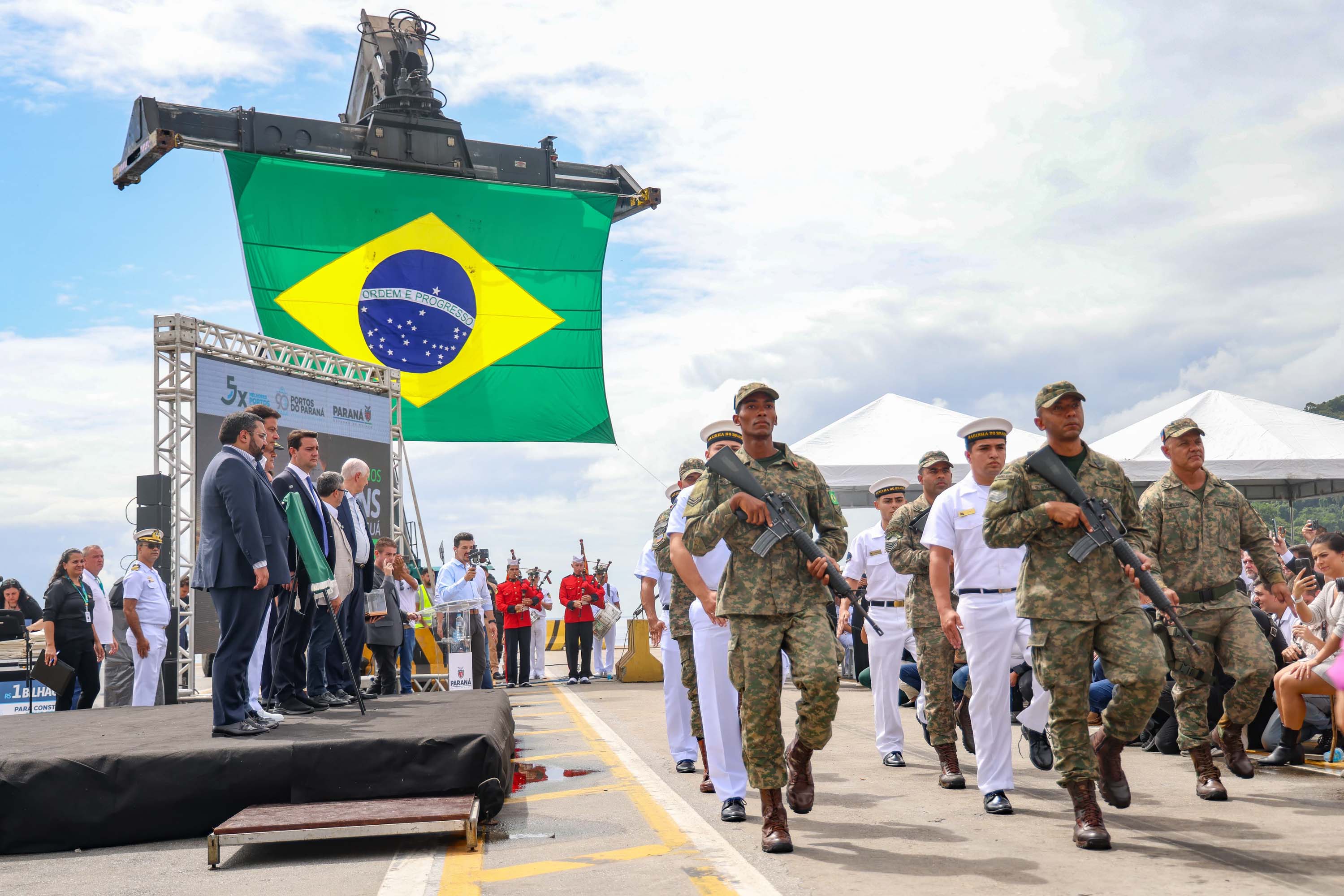 Governador Carlos Massa Ratinho Junior participou nesta segunda-feira (17) da cerimônia de 90 anos do porto, quando anunciou investimento bilionário para a construção do Píer em T que vai ampliar a capacidade de movimentação de cargas.