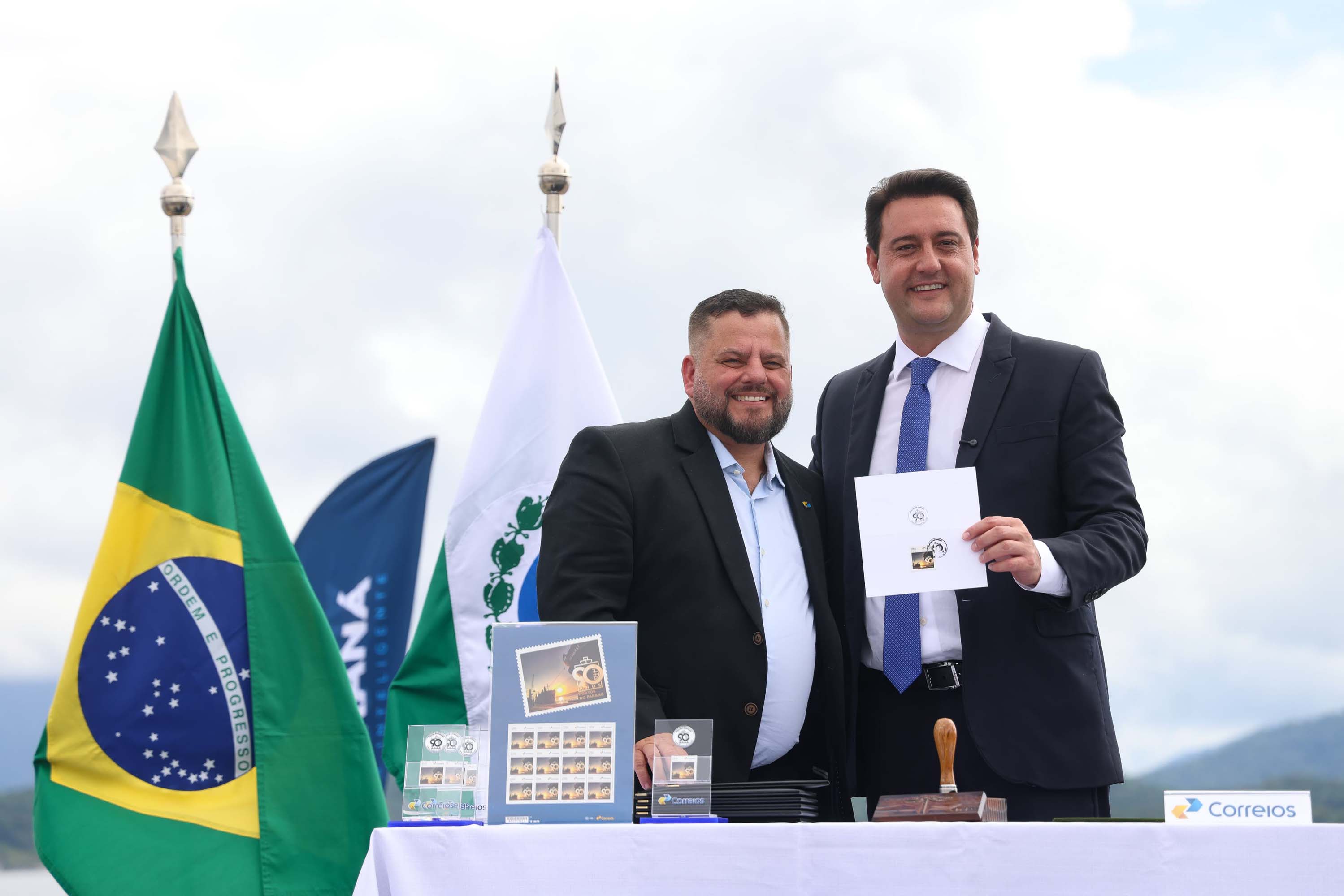 Governador Carlos Massa Ratinho Junior participou nesta segunda-feira (17) da cerimônia de 90 anos do porto, quando anunciou investimento bilionário para a construção do Píer em T que vai ampliar a capacidade de movimentação de cargas.