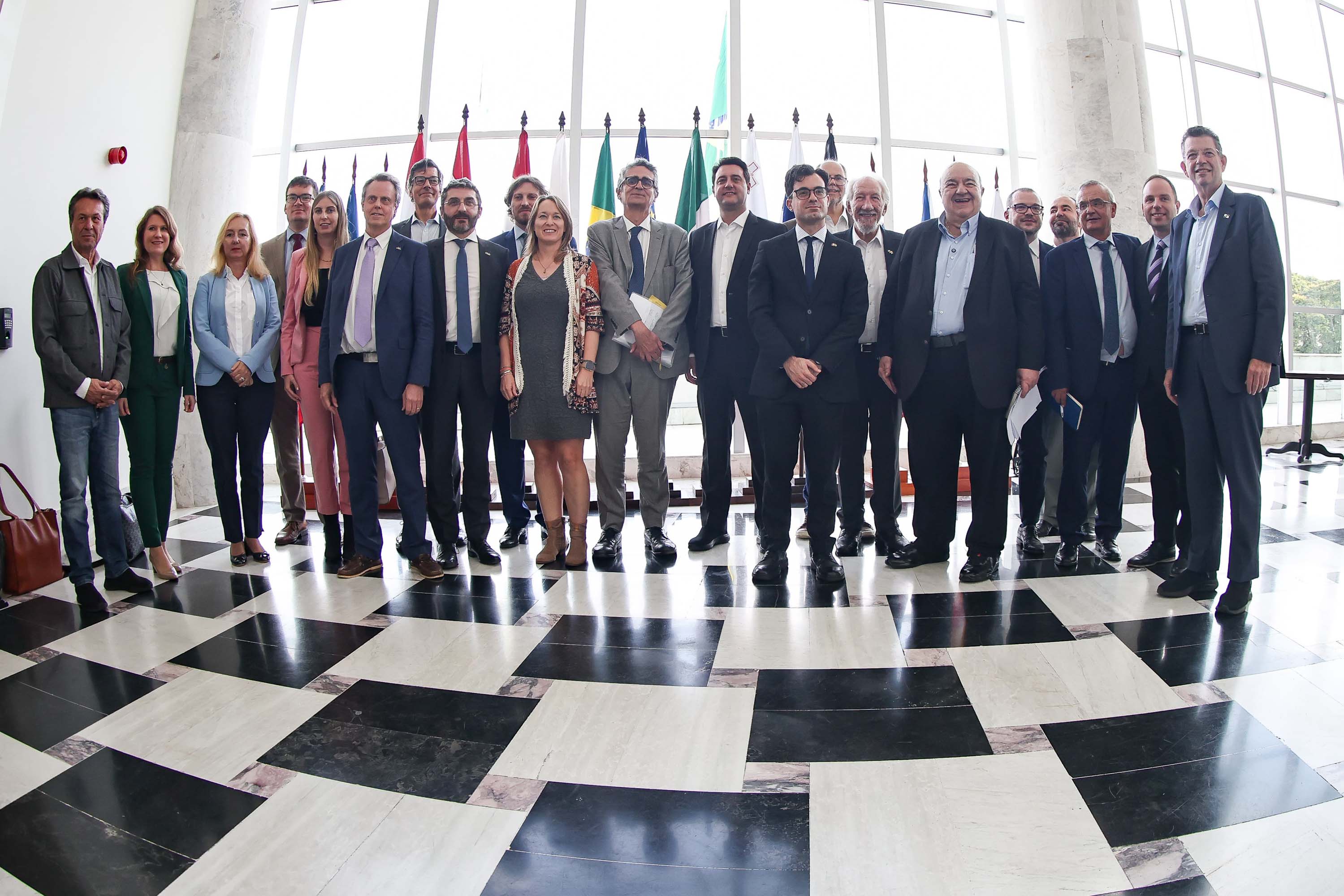 Governador recebe comitiva da União Europeia para fortalecer laços com o Paraná
